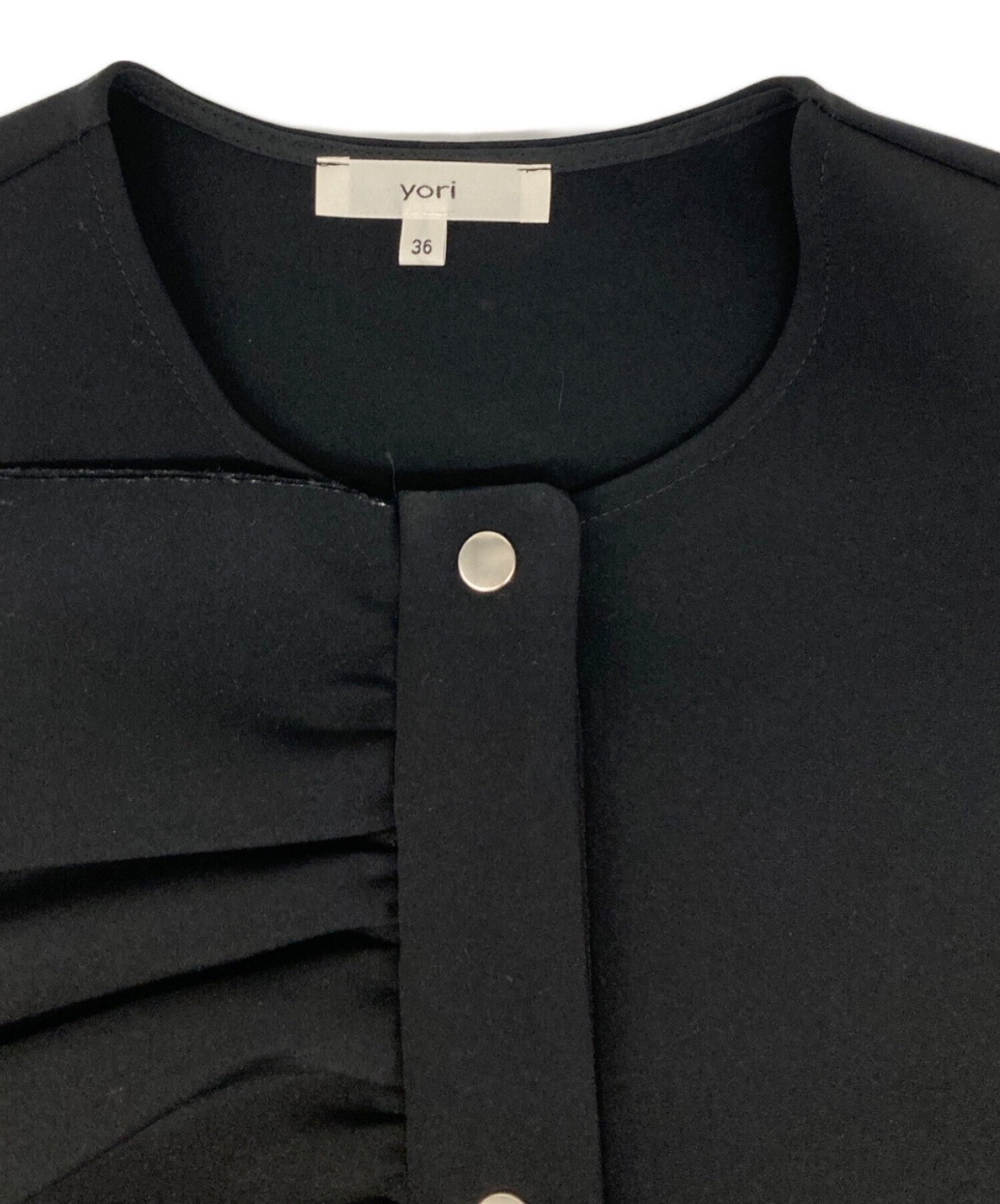 中古・古着通販】yori (ヨリ) ダブルクロスフリルジレ ブラック サイズ