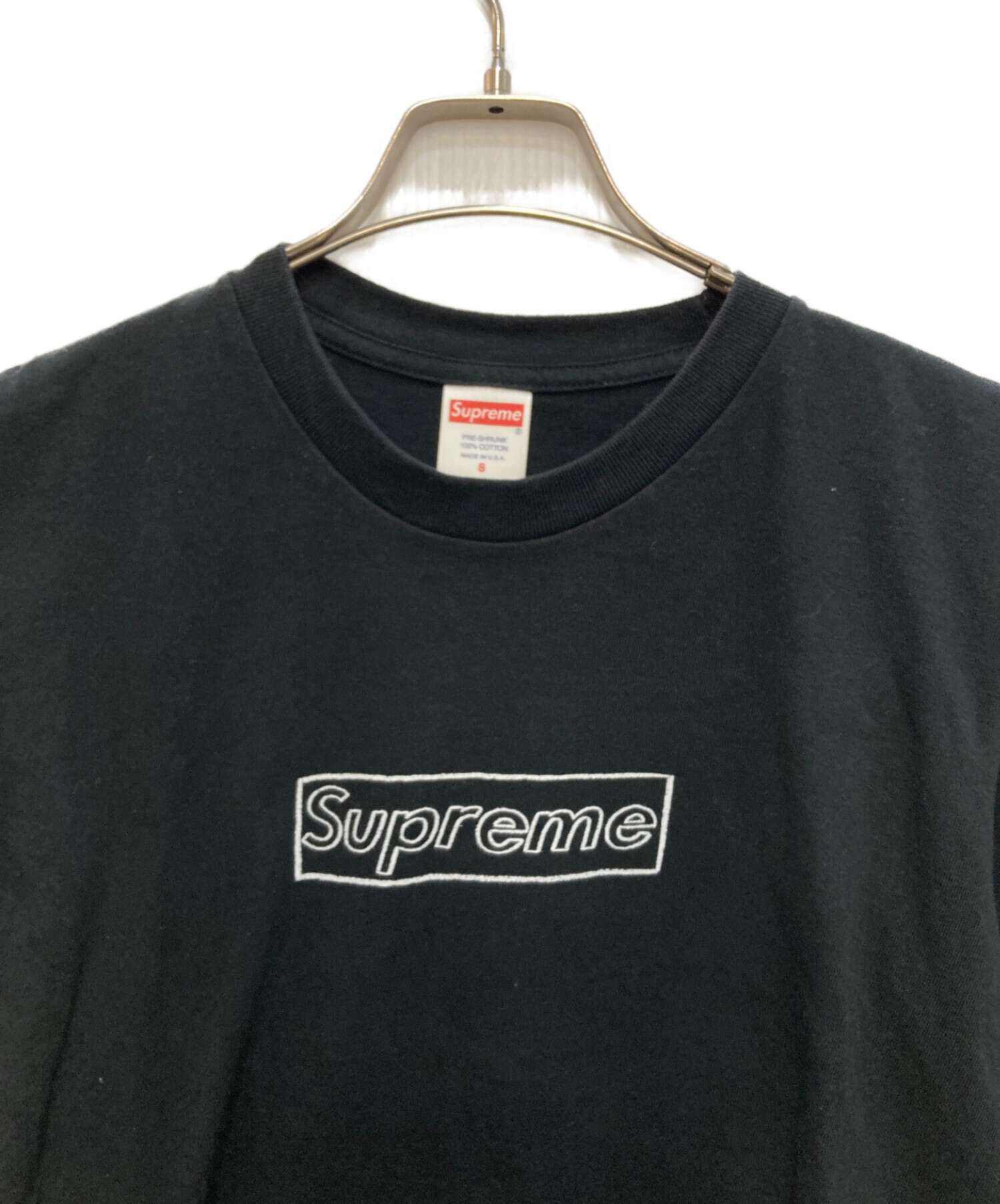 中古・古着通販】SUPREME (シュプリーム) KAWS (カウズ) chalk logo 中古・古着通販】SUPREME (シュプリーム) KAWS (カウズ) chalk logo