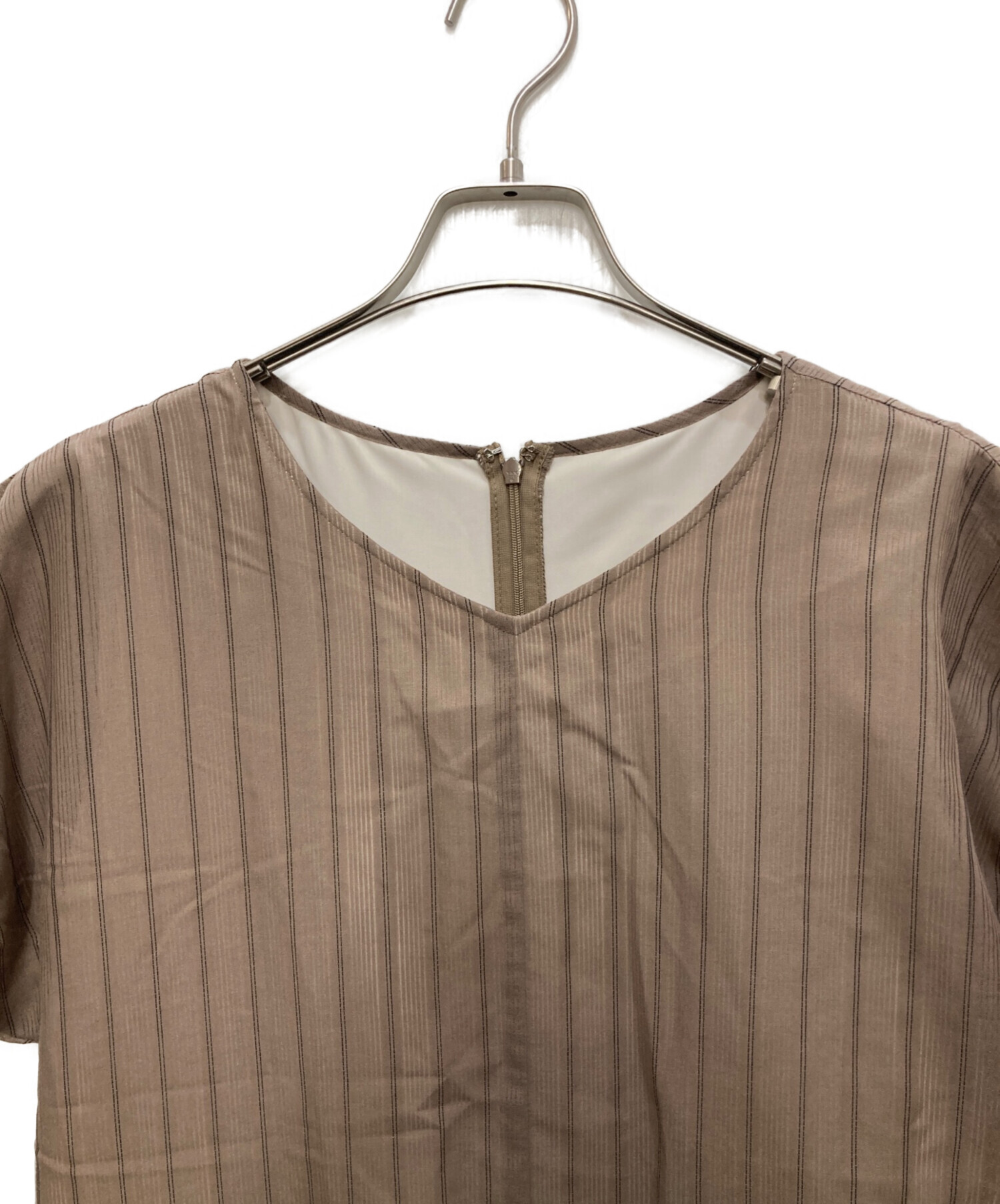 ★新品タグ付き★ 定価2.5万円 UNTITLED シアーストライプワンピース 中古・古着通販】UNTITLED (アンタイトル) シアーストライプソフトA