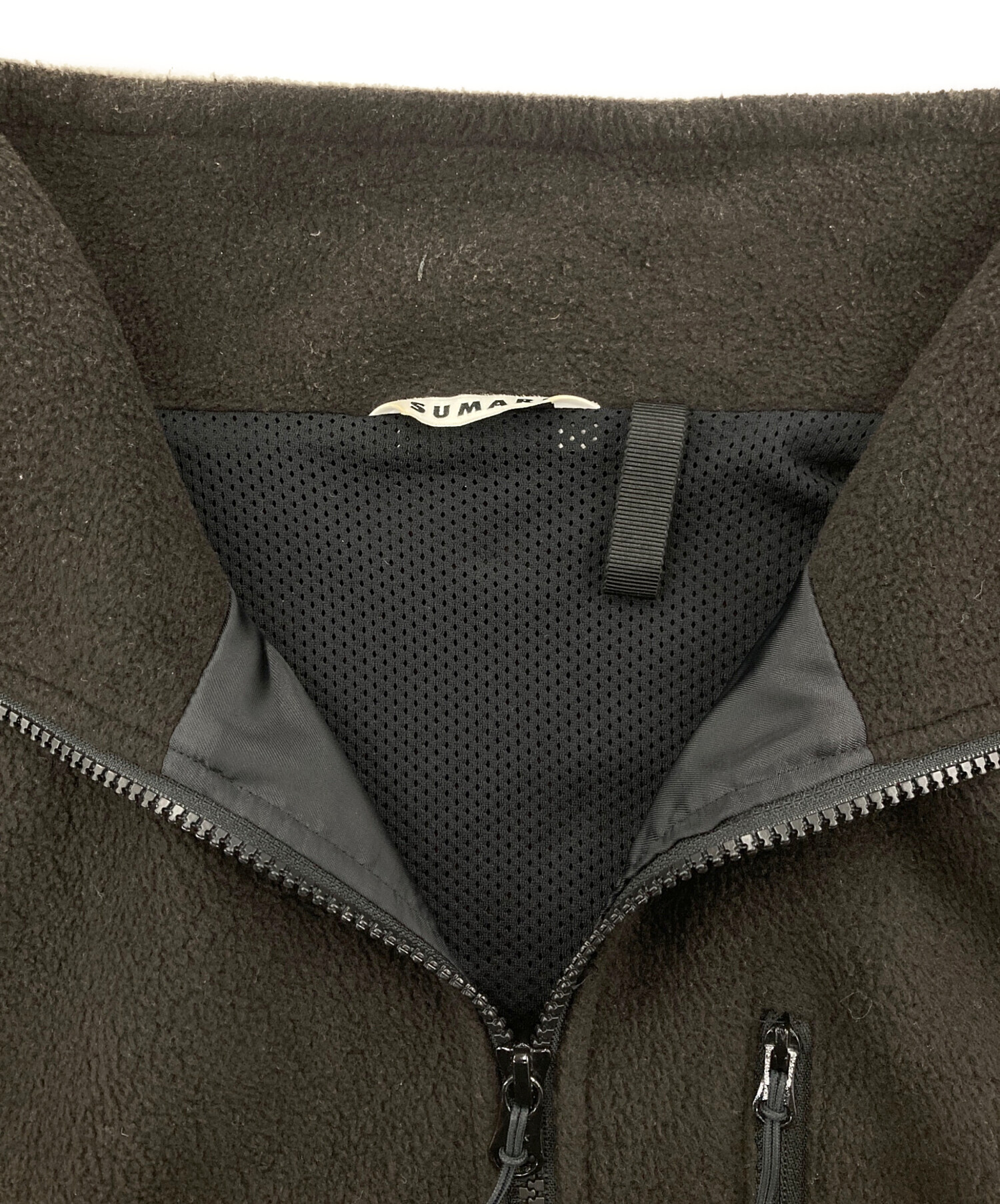 中古・古着通販】SUMARI (シュマリ) FLEECE CITY VEST ブラック サイズ 中古・古着通販】SUMARI (シュマリ) FLEECE CITY VEST ブラック サイズ