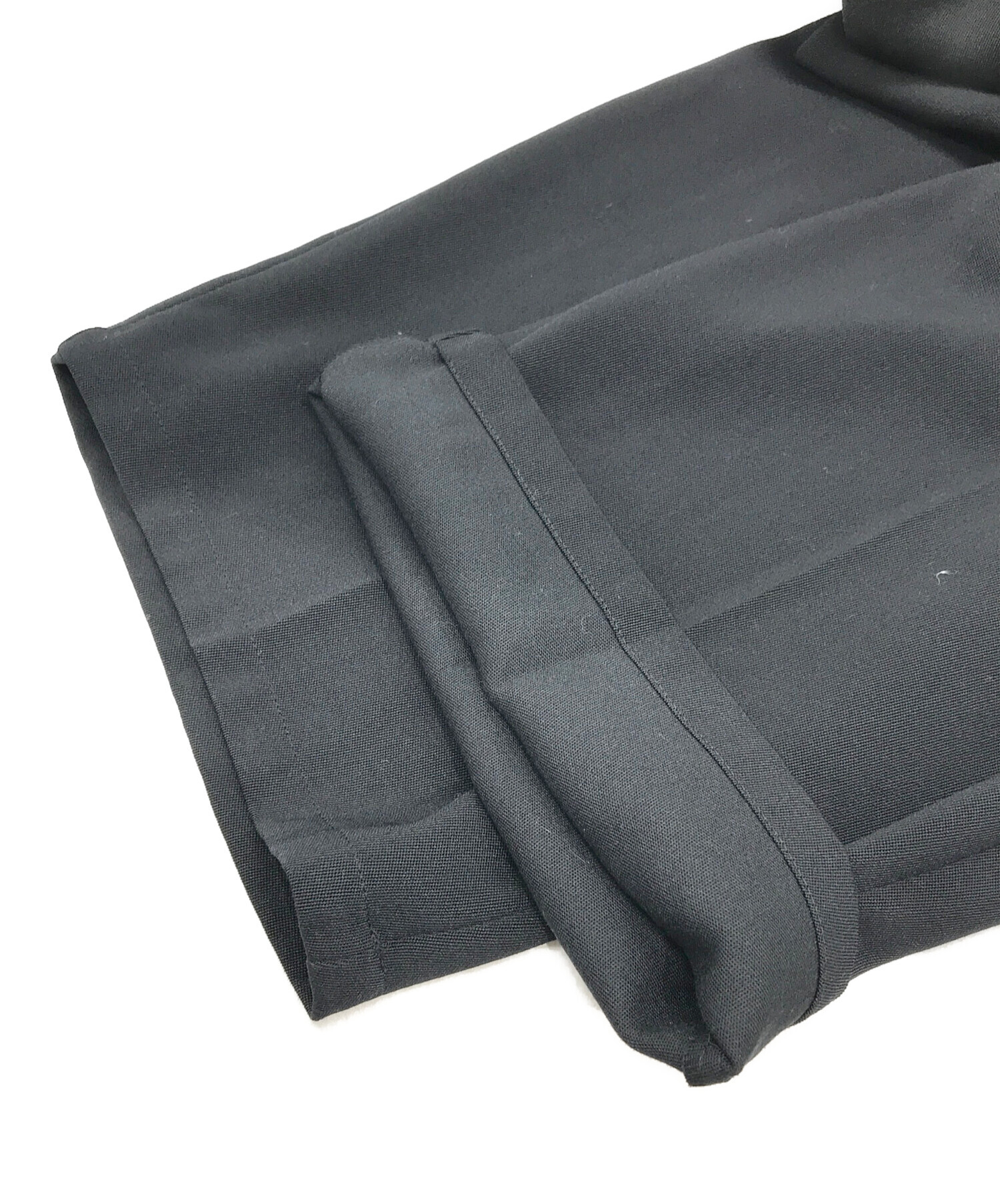 UNITED TOKYO レタードラベルストレートパンツ おしゃれ ポイント 文字