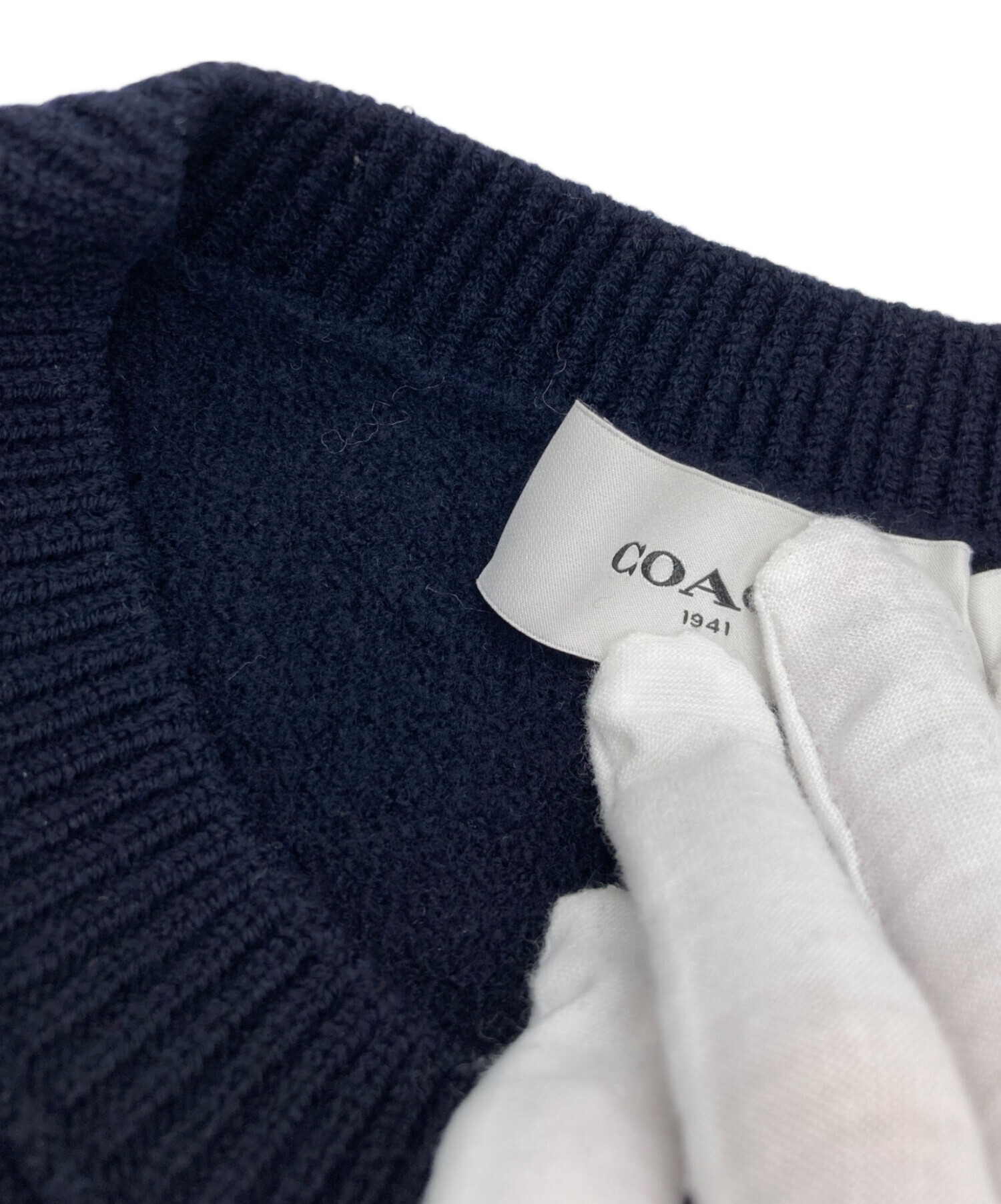 美品★COACH・ニットリブ切替 恐竜ワッペン付 レザージャケット(2) 中古・古着通販】COACH (コーチ) 恐竜ワッペンセーター ネイビー