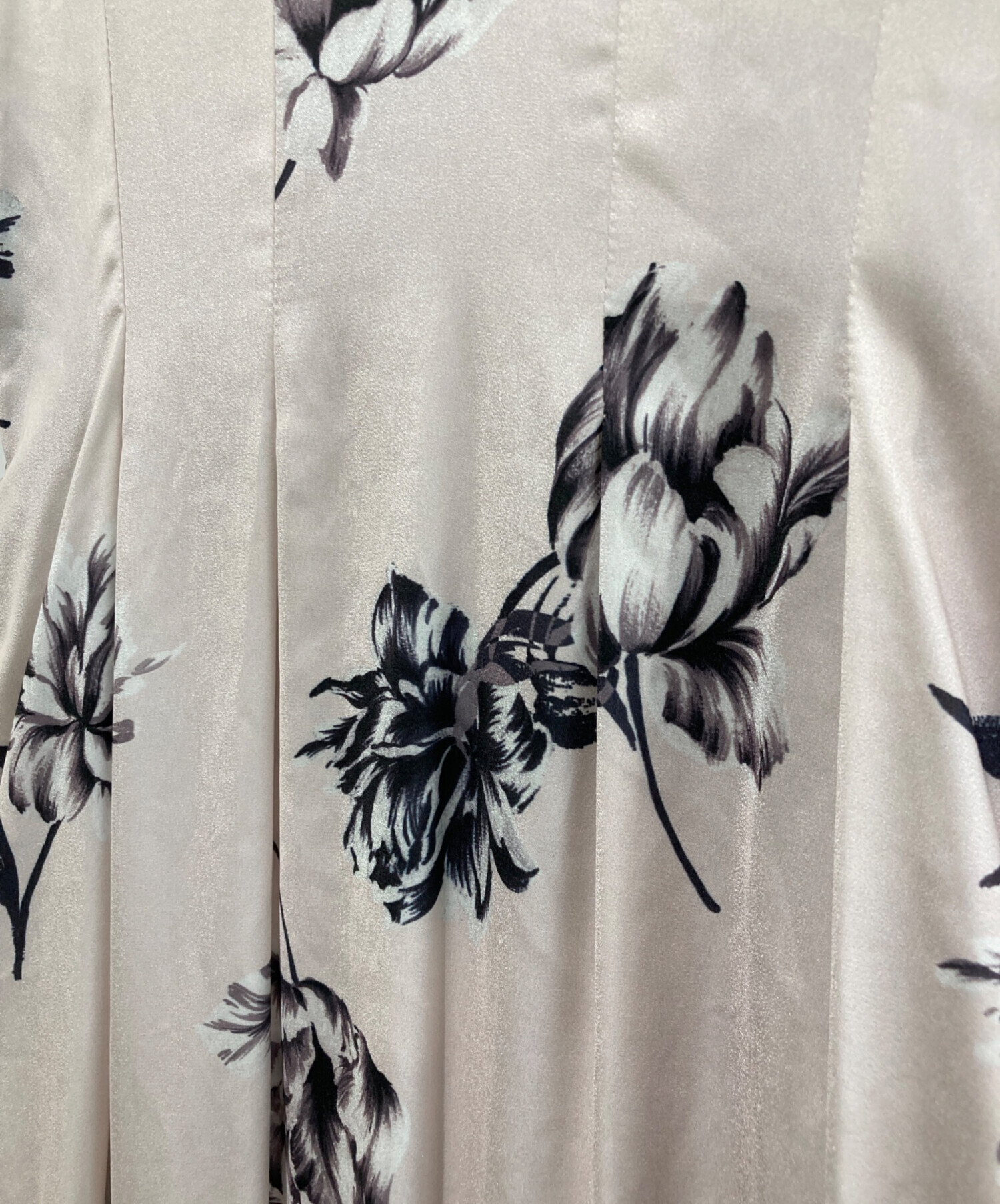 中古・古着通販】HER LIP TO (ハーリップトゥ) Monochrome Peony Satin