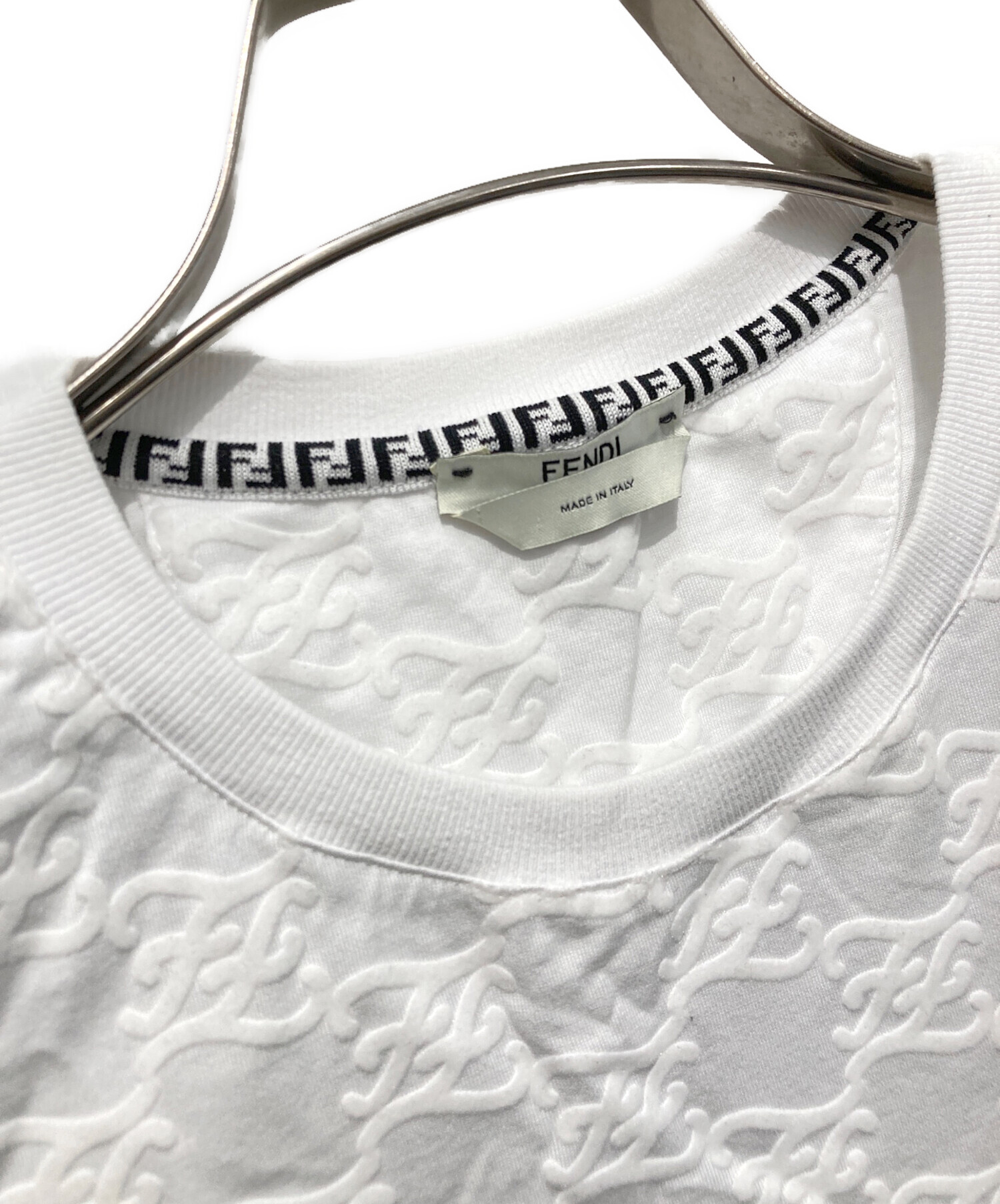 FENDI エンボスロゴ Tシャツ ホワイト Sサイズ 中古・古着通販】FENDI (フェンディ) エンボスロゴTシャツ ホワイト