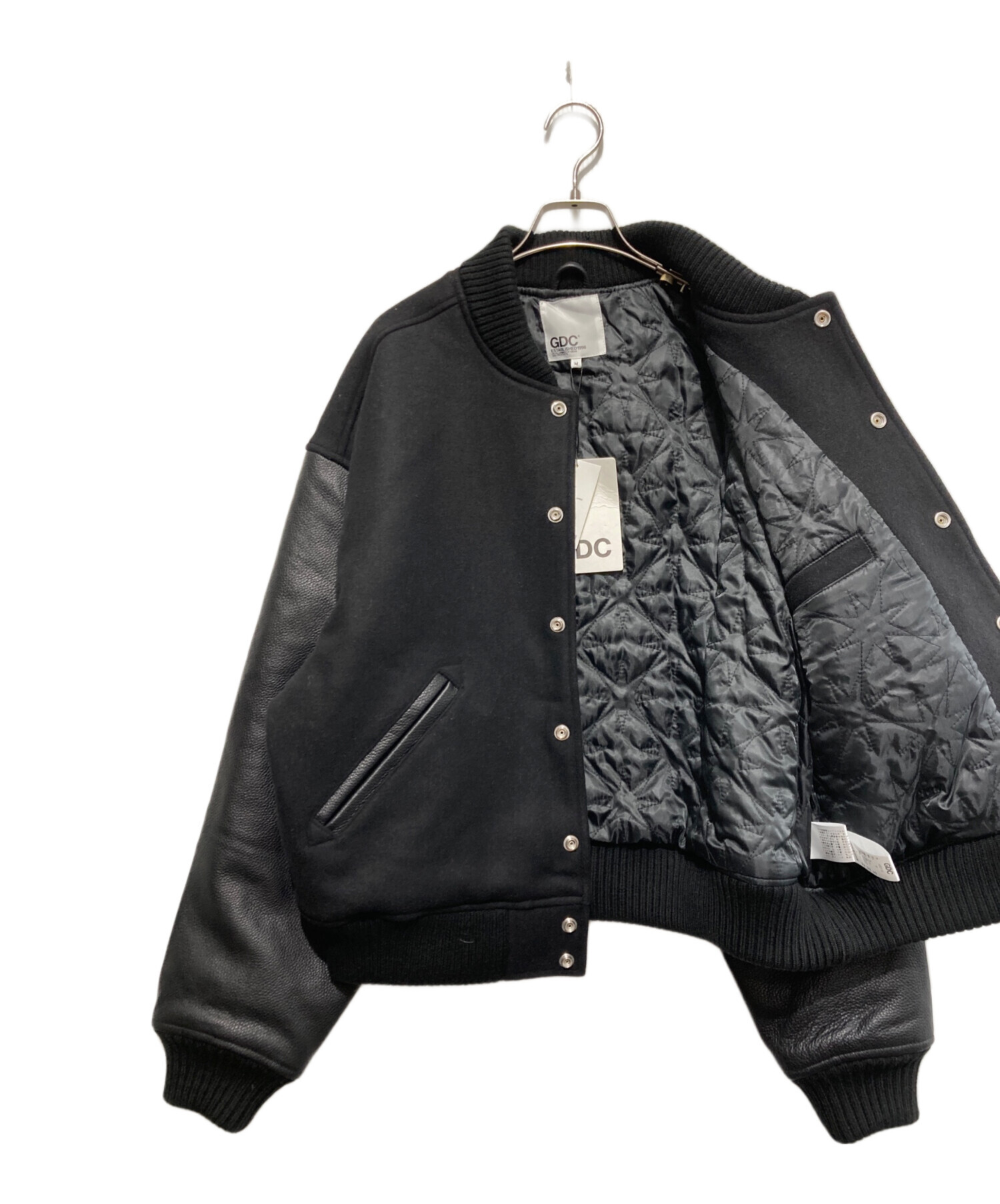 中古・古着通販】GDC (ジーディーシー) LOTUS stadium jumper ブラック