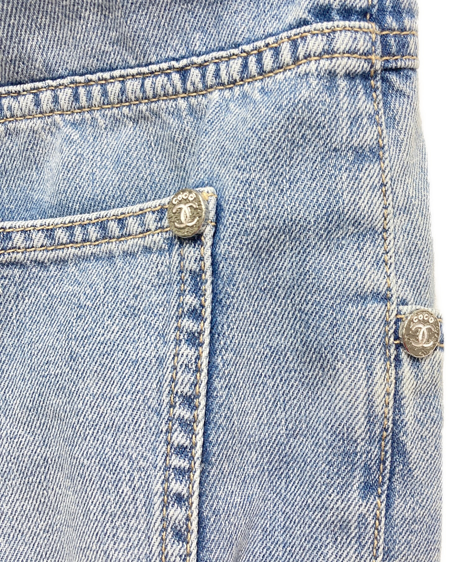 シャネル　CHANEL デニムパンツ　2025ココビーチほぼ未使用 シャネル CHANEL デニムパンツ 2025ココビーチほぼ未使用