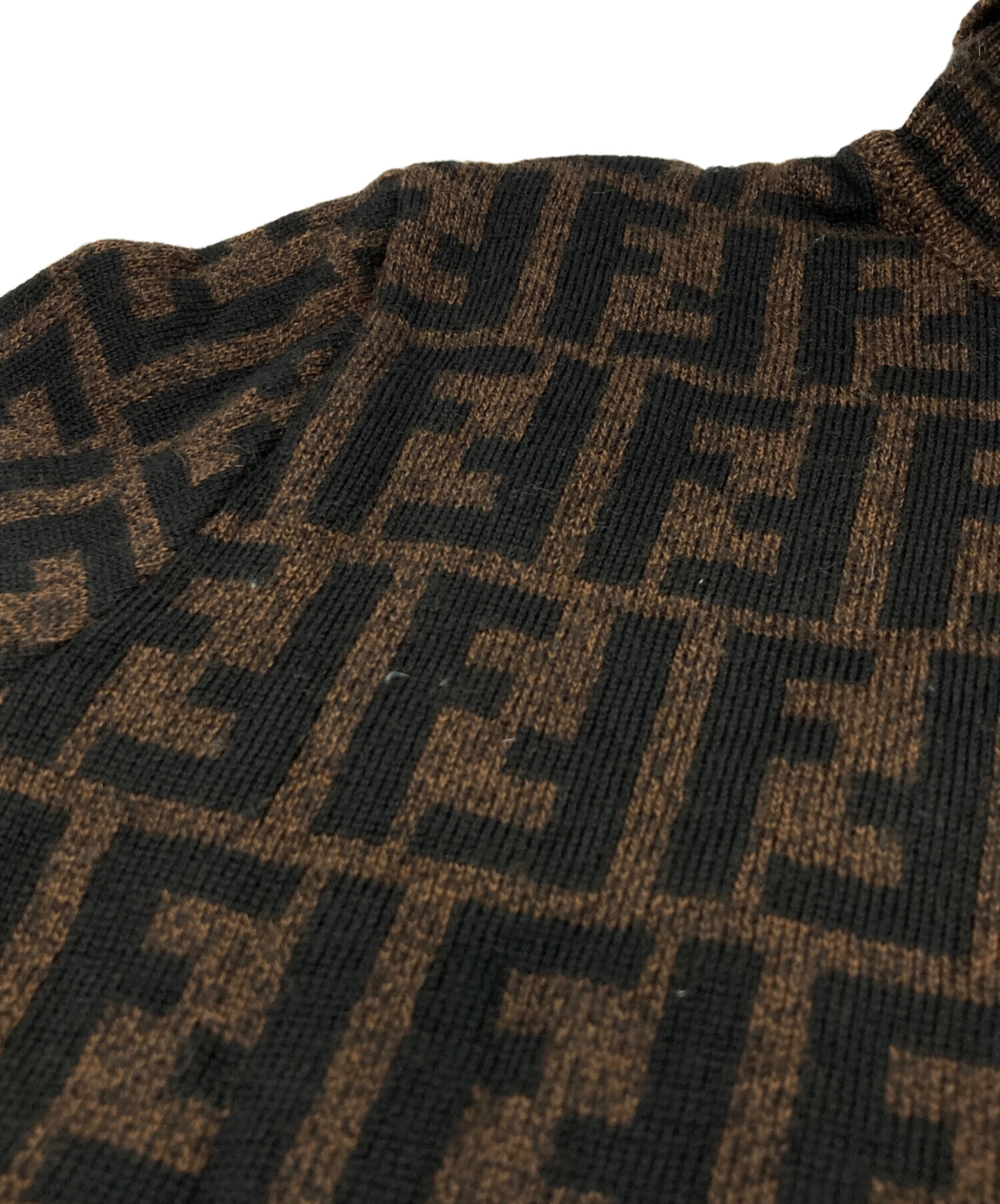 【極美品】FENDI　フェンディ　ズッカ柄タートルネックニットセーター　L相当 FENDI フェンディ ズッカ柄 タートルネック ニット セーター L相当