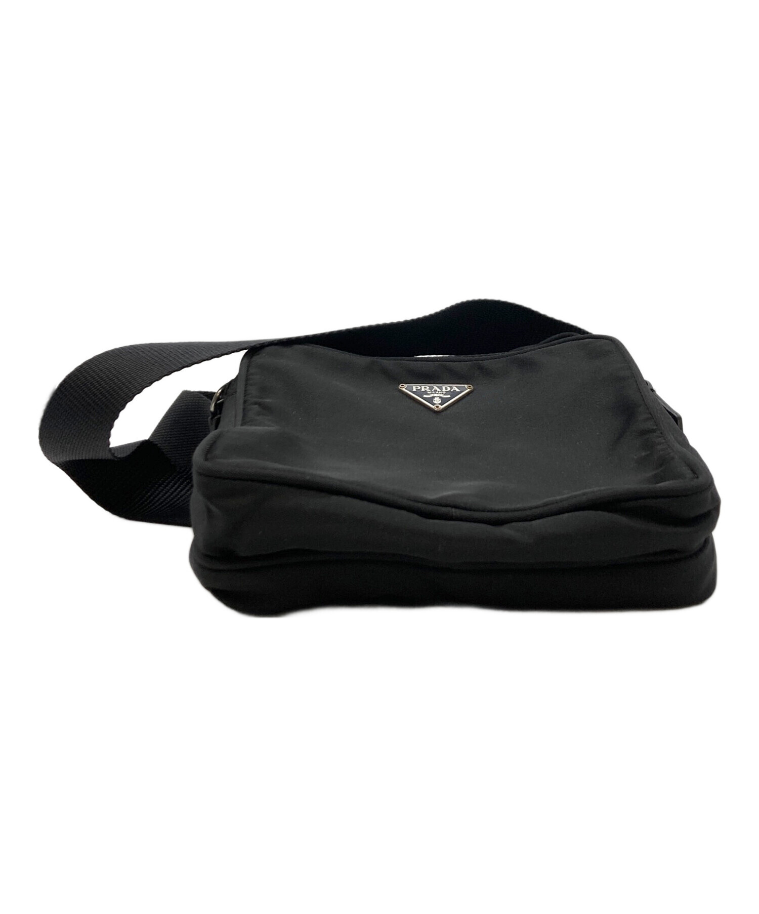 中古・古着通販】PRADA (プラダ) アマゾン型三角ロゴプレート