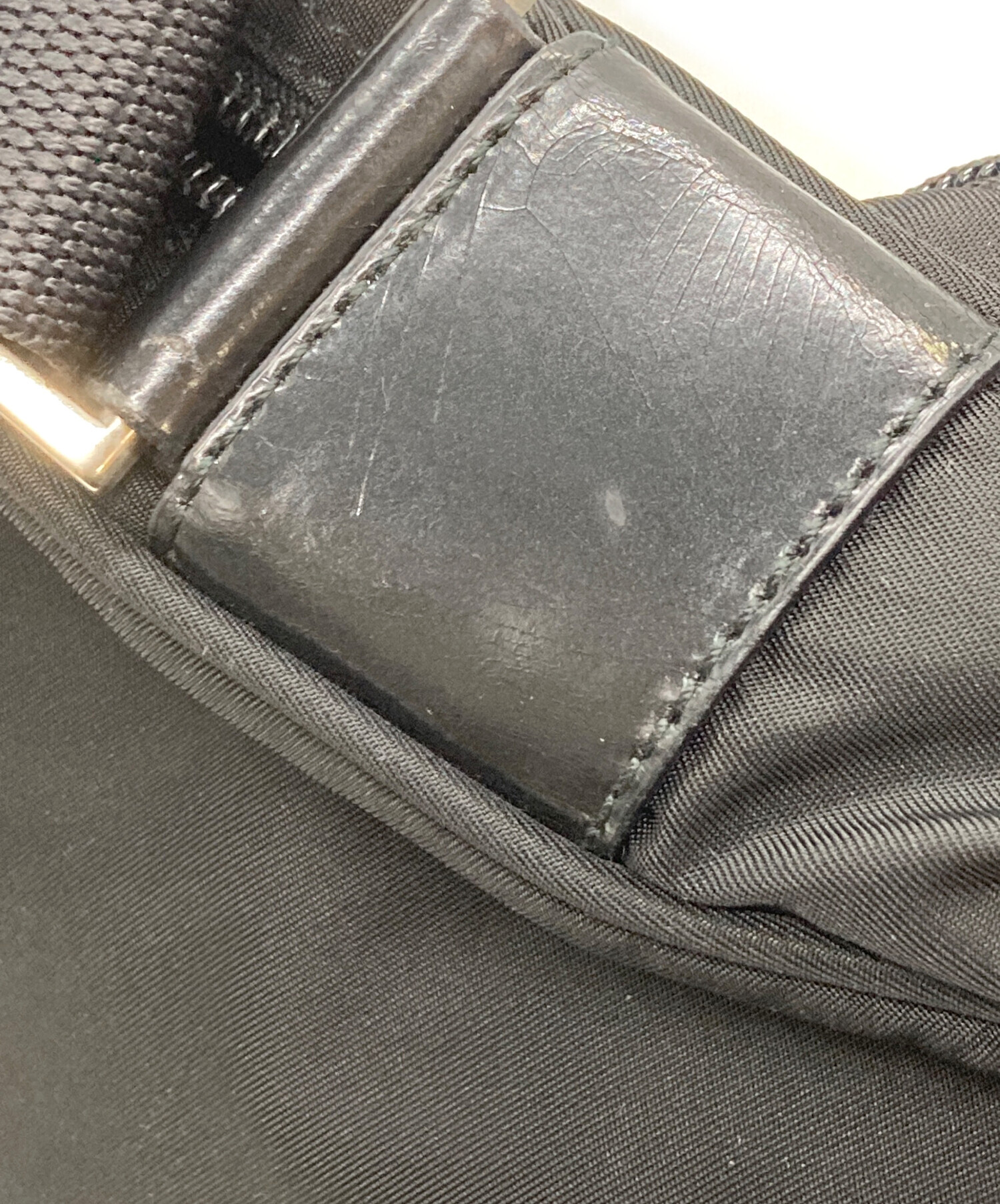 中古・古着通販】PRADA (プラダ) アマゾン型三角ロゴプレート