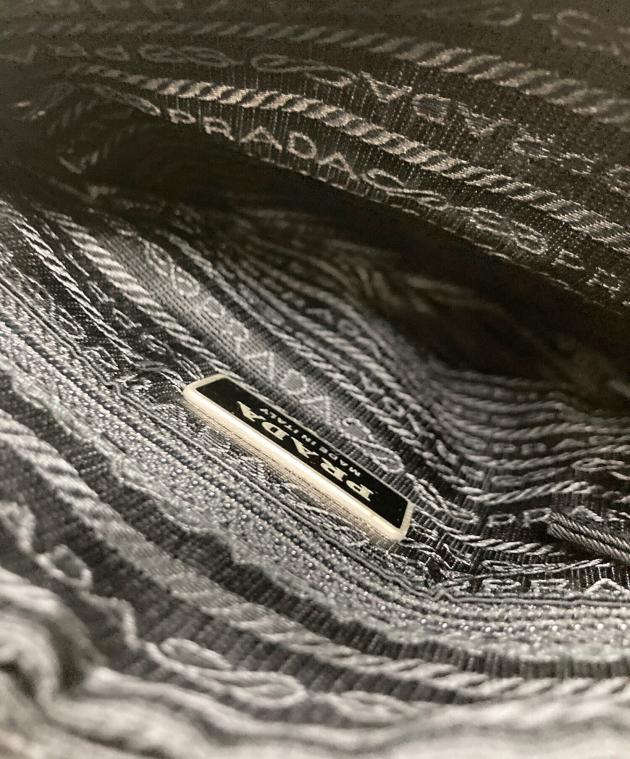 中古・古着通販】PRADA (プラダ) アマゾン型三角ロゴプレート