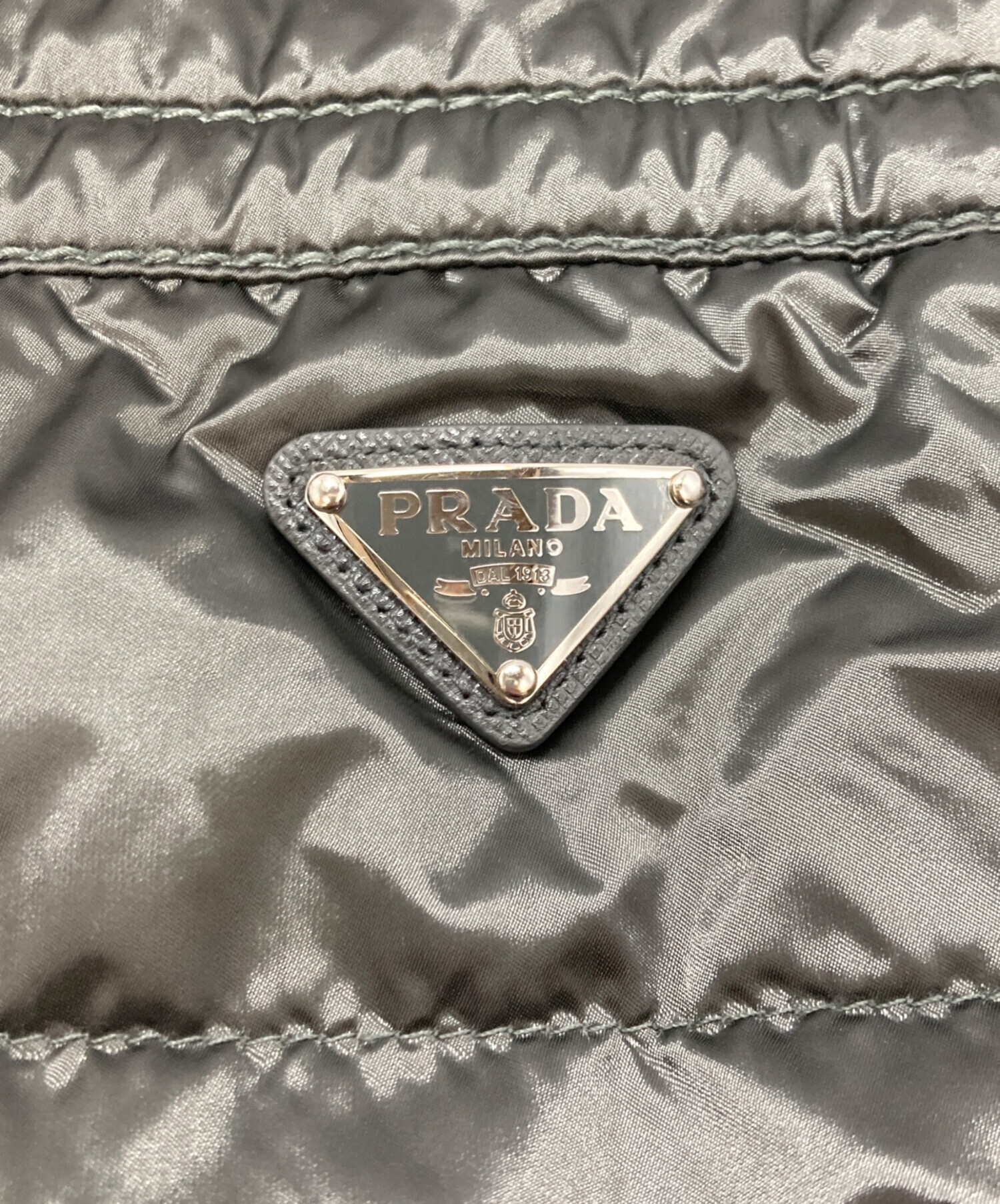 中古・古着通販】PRADA (プラダ) ロゴプレートダウンベスト グレー