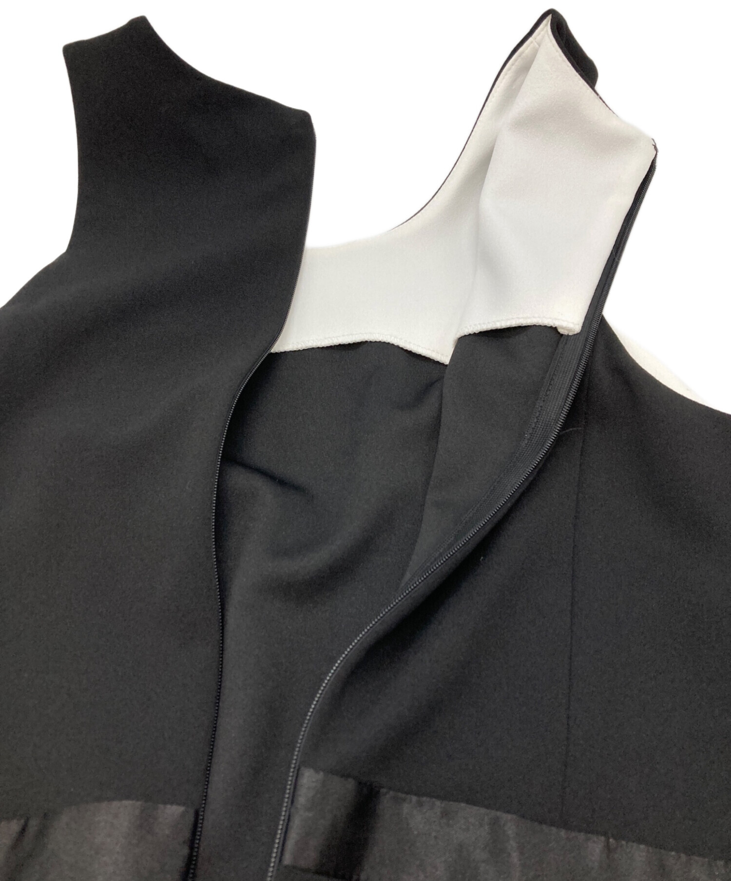 美品 カルバンクライン ワンピースノースリーブ 白 黒 ベージュ サイズ6 中古・古着通販】Calvin Klein (カルバンクライン) ワンピース