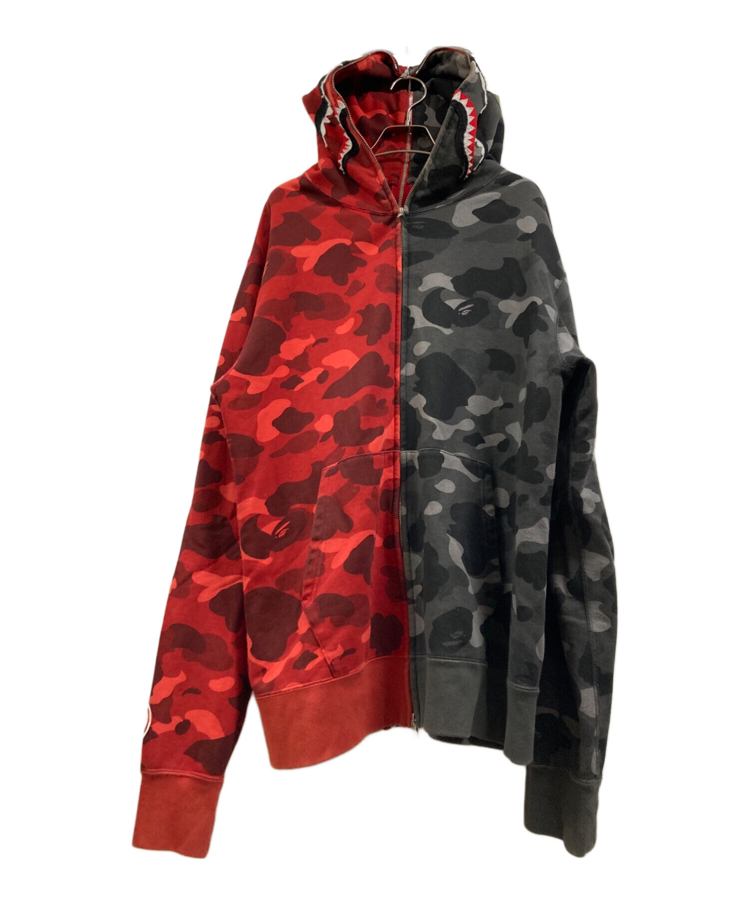 アベイシングエイプ✕Coca-Cola 赤迷彩柄エプロン 中古・古着通販】A BATHING APE (アベイシングエイプ) COLOR CAMO