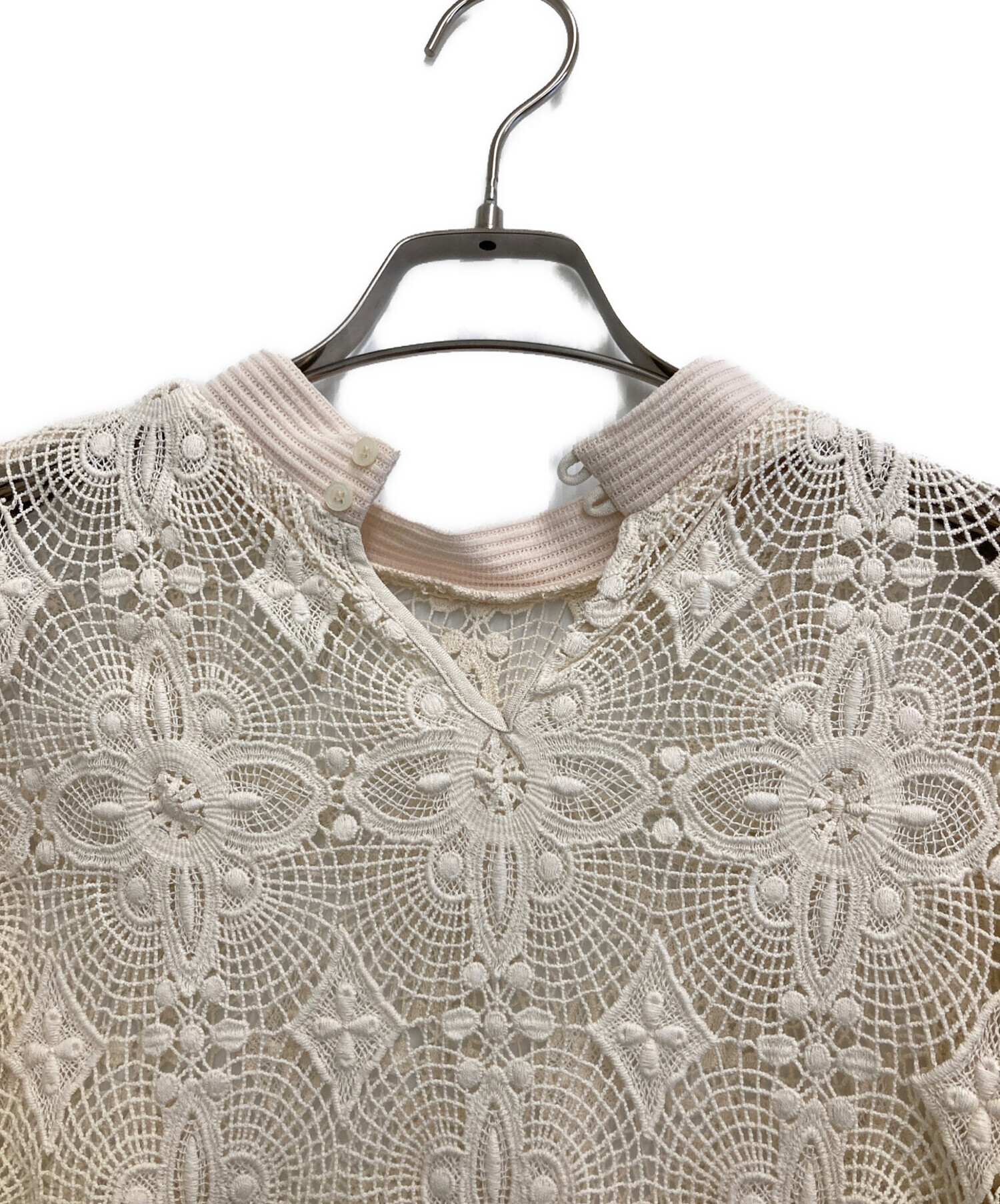 クラネ clane レーストップス ベージュ 中古・古着通販】CLANE (クラネ) クラシックレース トップス ベージュ