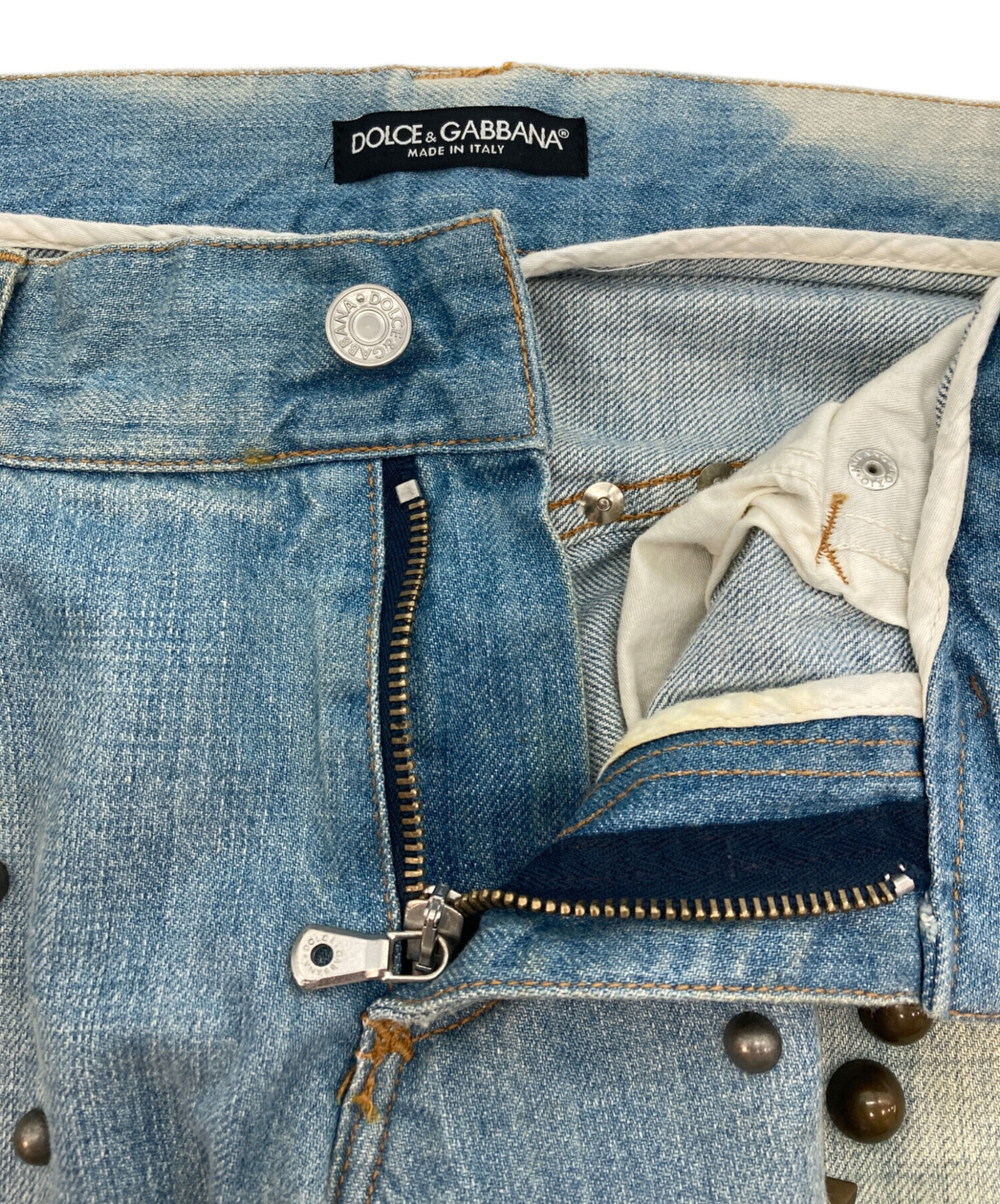 DOLCE&GABBANAデニムバッグ スタッズ付き こなれているからこそドルチェ&ガッバーナのデニムバッグを携えたい