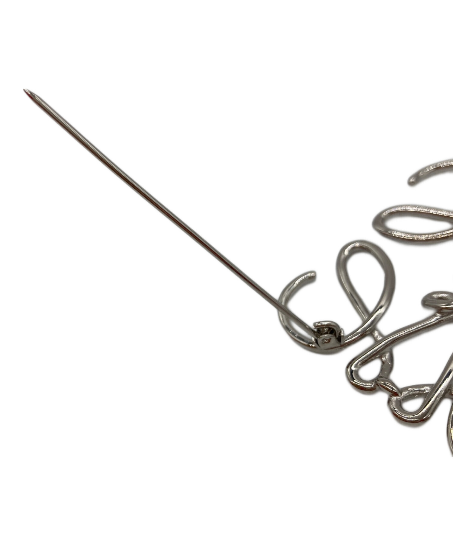 LOEWE　ロエベ　アナグラムブローチ　シルバー　新品未使用 中古・古着通販】LOEWE (ロエベ) アナグラムブローチ シルバー