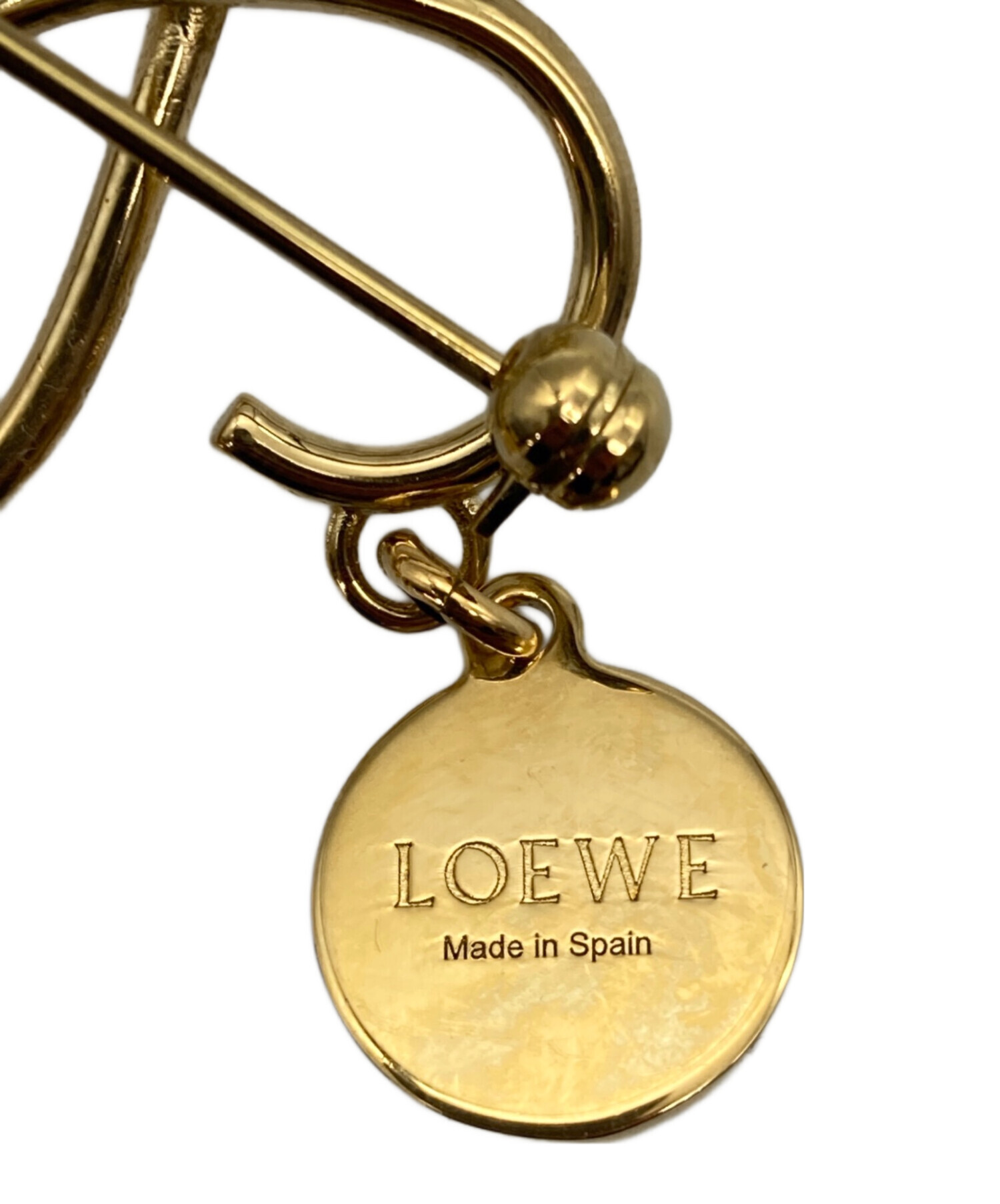 LOEWE ブローチ ゴールド　アナグラム 中古・古着通販】LOEWE (ロエベ) アナグラムブローチ ゴールド