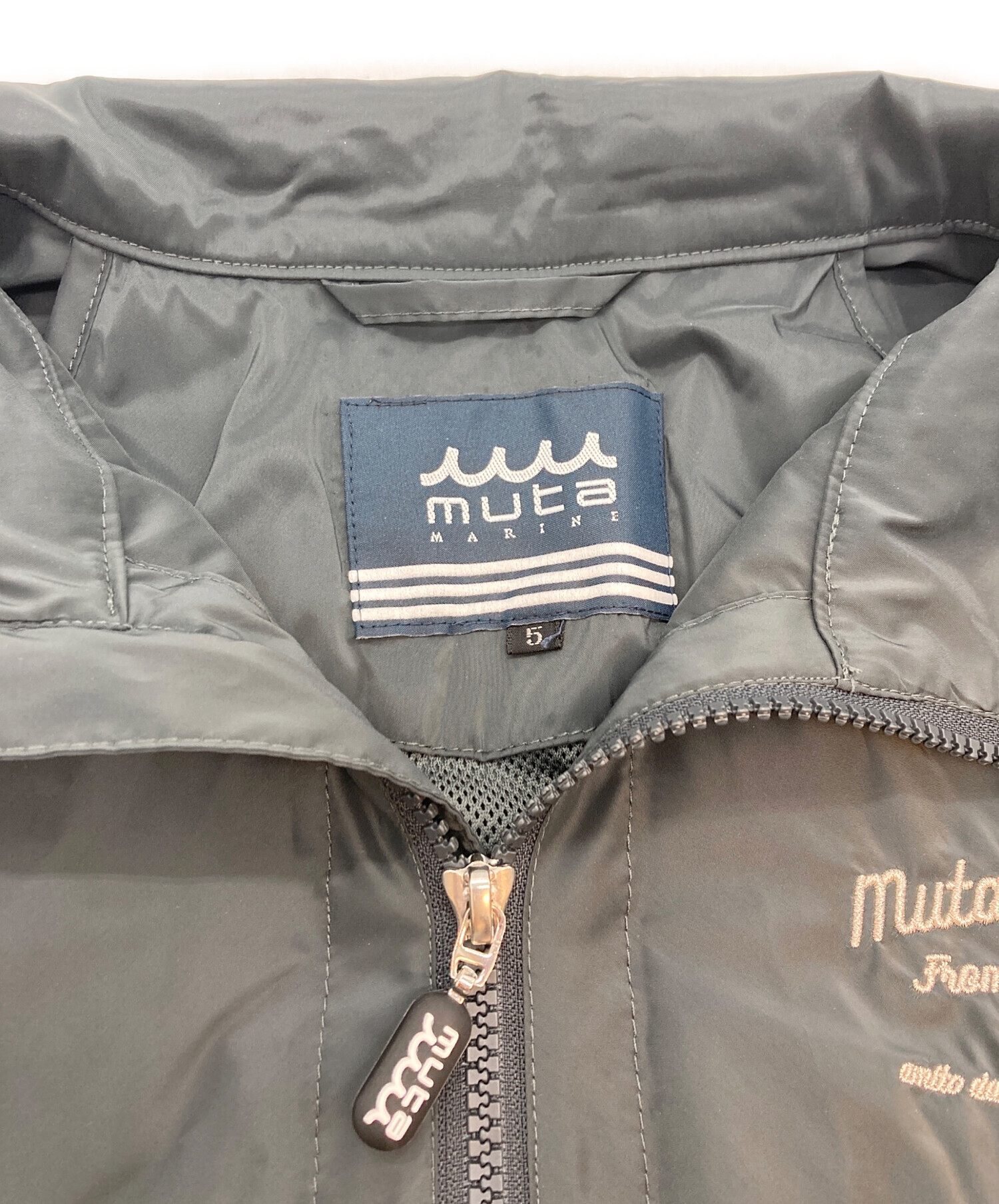 中古・古着通販】muta (ムータ) 撥水ストレッチジップブルゾン グレー