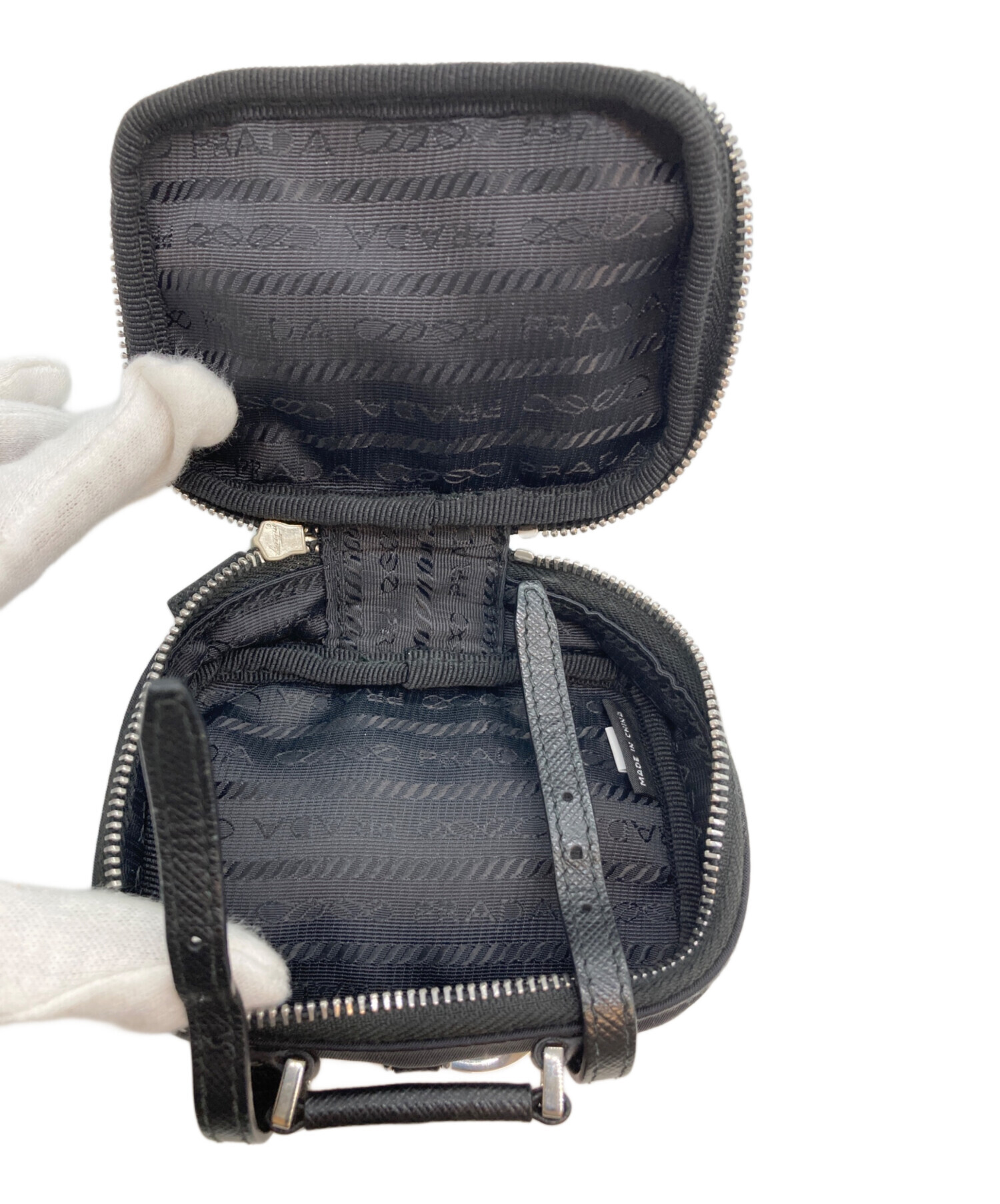 【新品未使用】PRADA キーリング 中古・古着通販】PRADA (プラダ) キーリング ブラック｜ブランド・古着