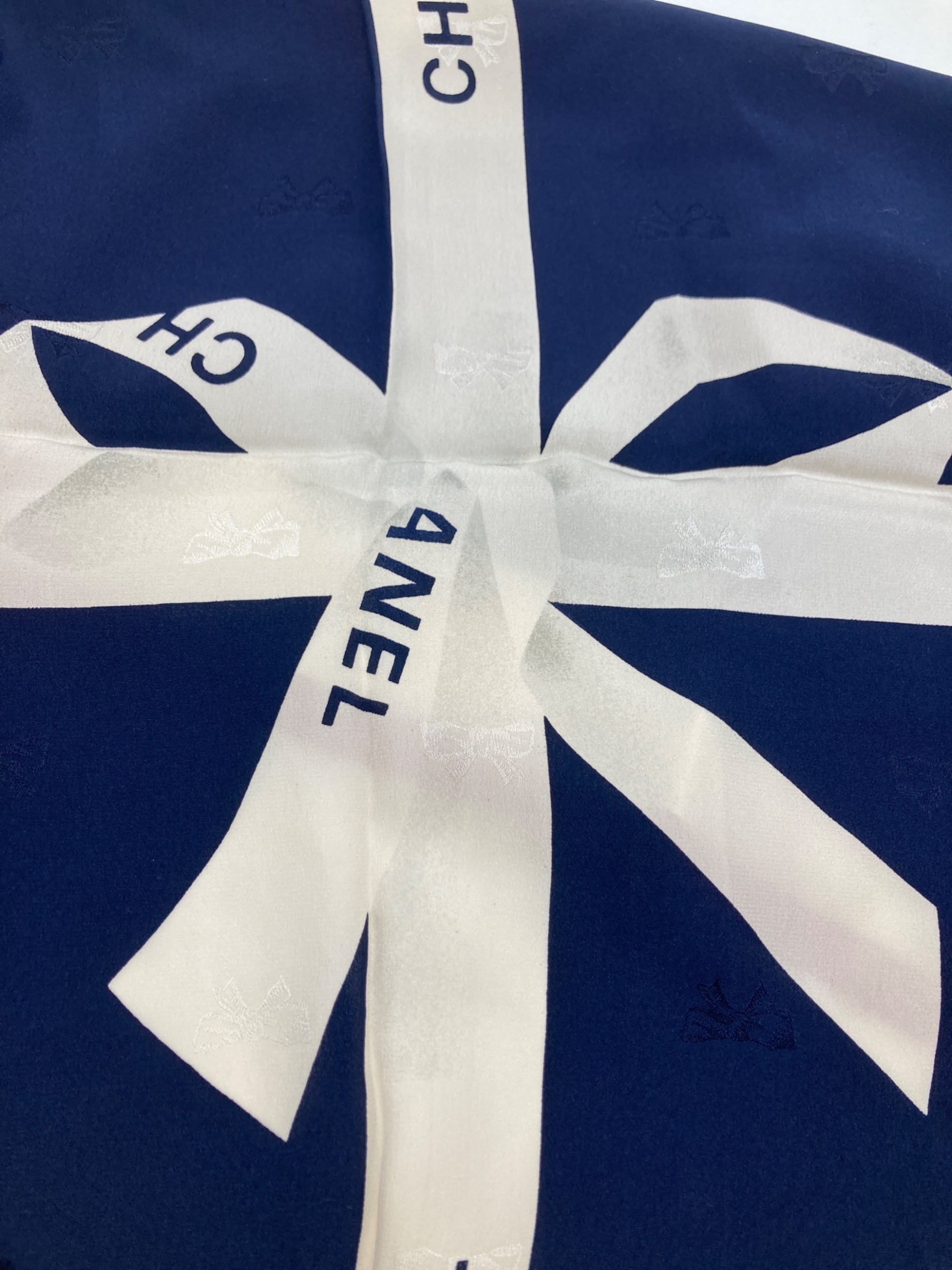 CHANEL シルクスカーフ　ヘアリボン 中古・古着通販】CHANEL (シャネル) リボン柄シルクスカーフ ネイビー
