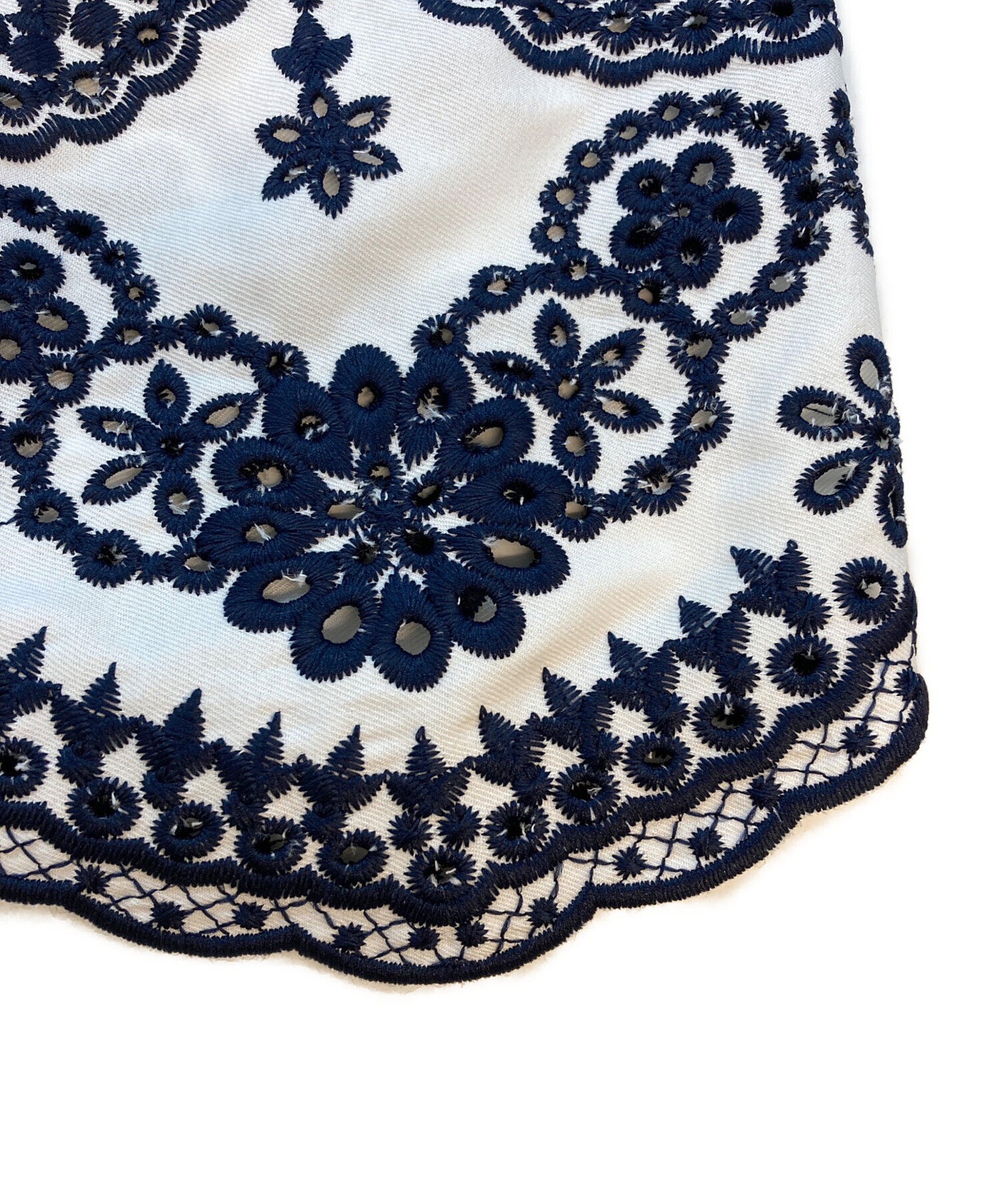 中古・古着通販】JENNE (ジェンヌ) 総刺繍BOXタックスカート ホワイト 