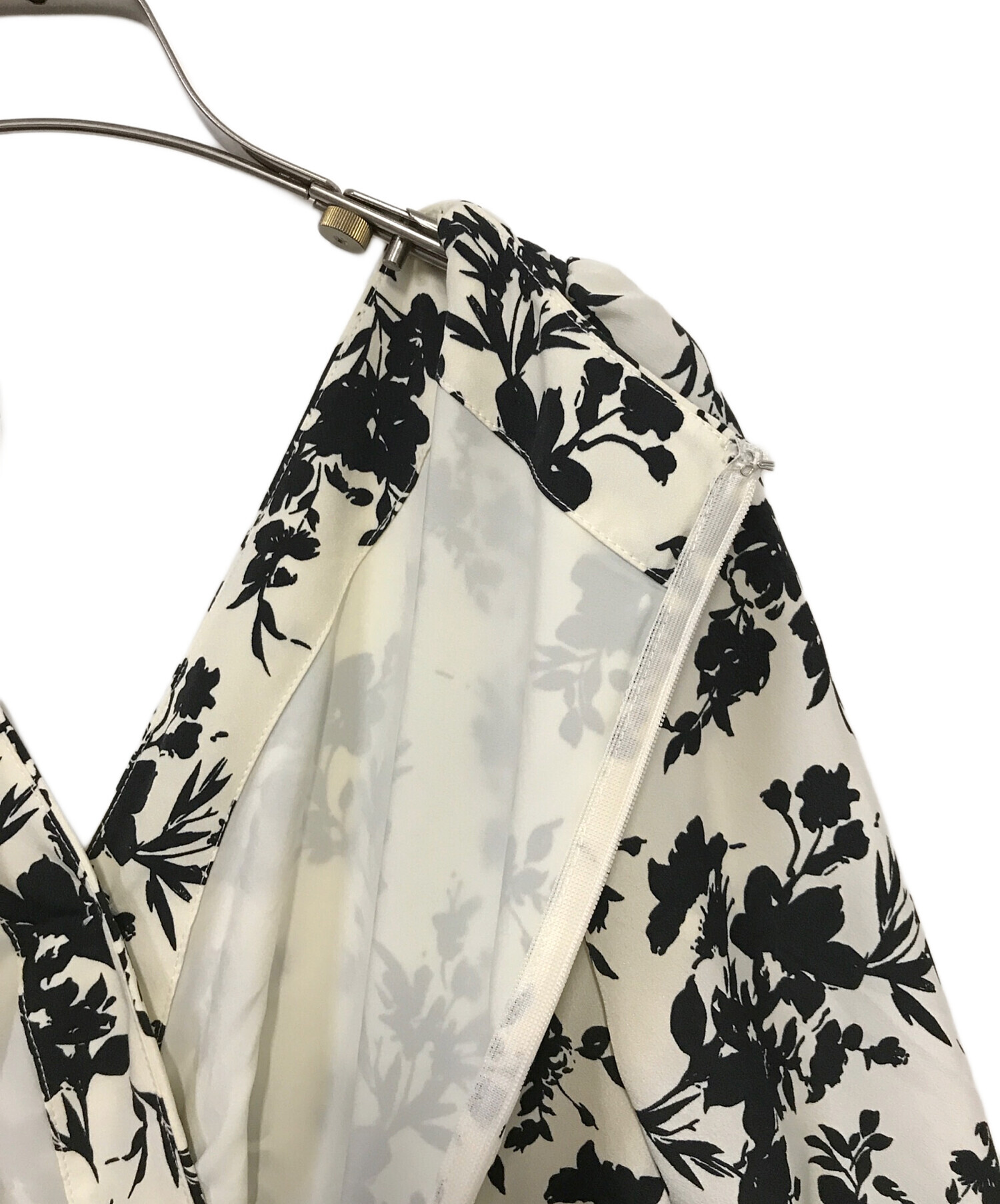 中古・古着通販】HER LIP TO (ハーリップトゥ) Monotone Floral Slit