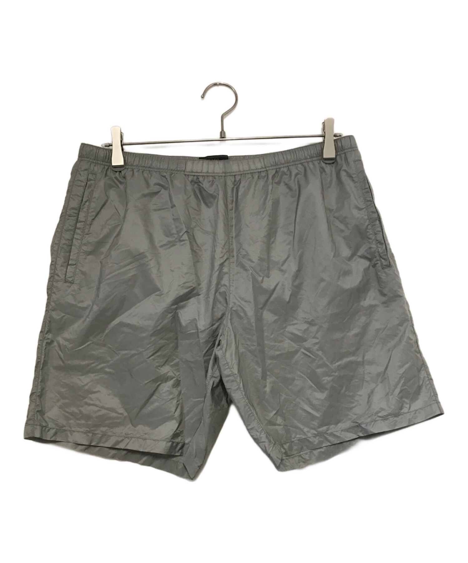 PRADA ナイロンパンツ ハーフパンツ 中古・古着通販】PRADA (プラダ) ハーフパンツ グレー サイズ:52