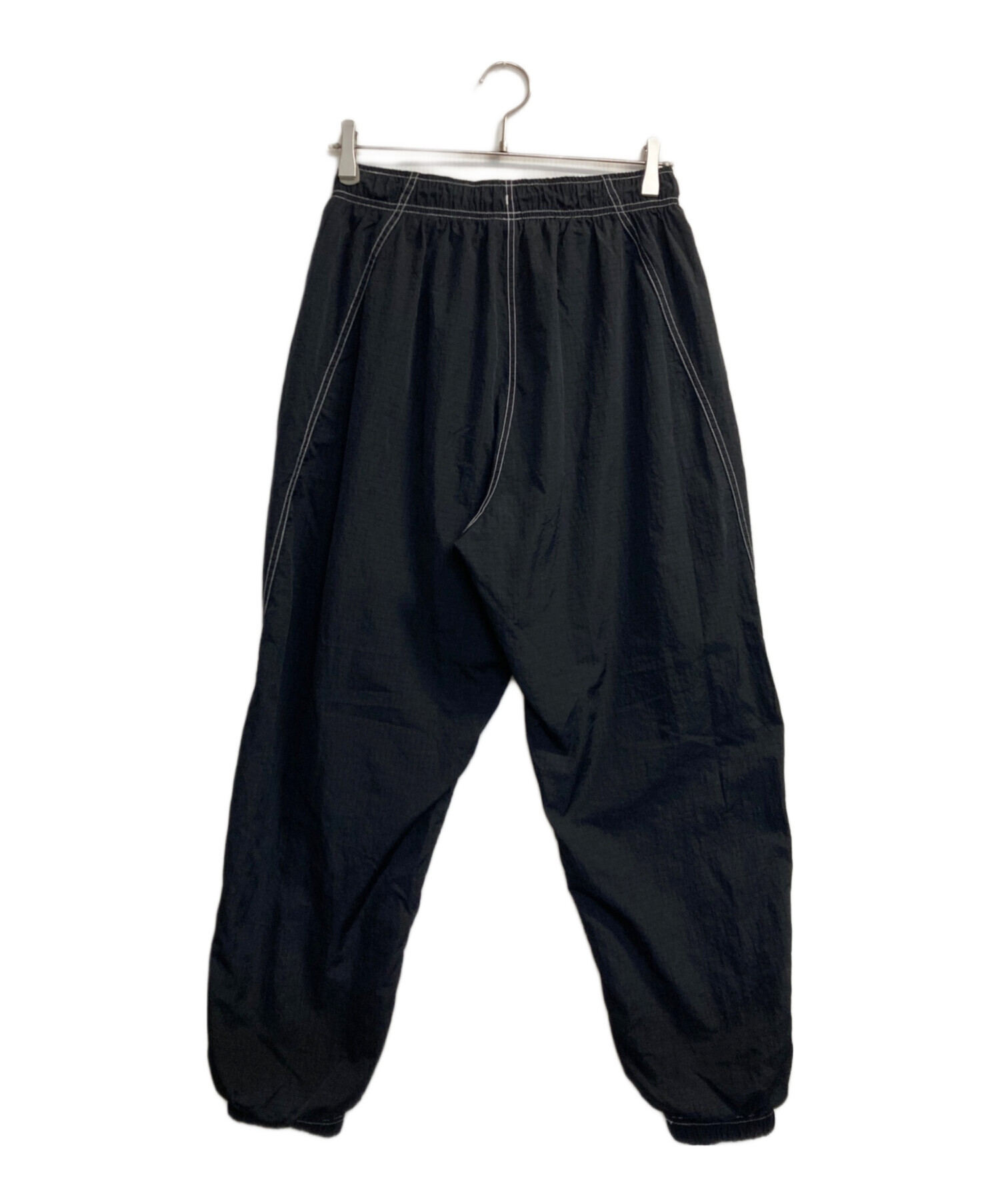 NIKE ナイキ スウッシュ ナイロンパンツ ステッチ トラックパンツ クロ M 中古・古着通販】NIKE (ナイキ) スウッシュ レペル ウィメンズナイロン