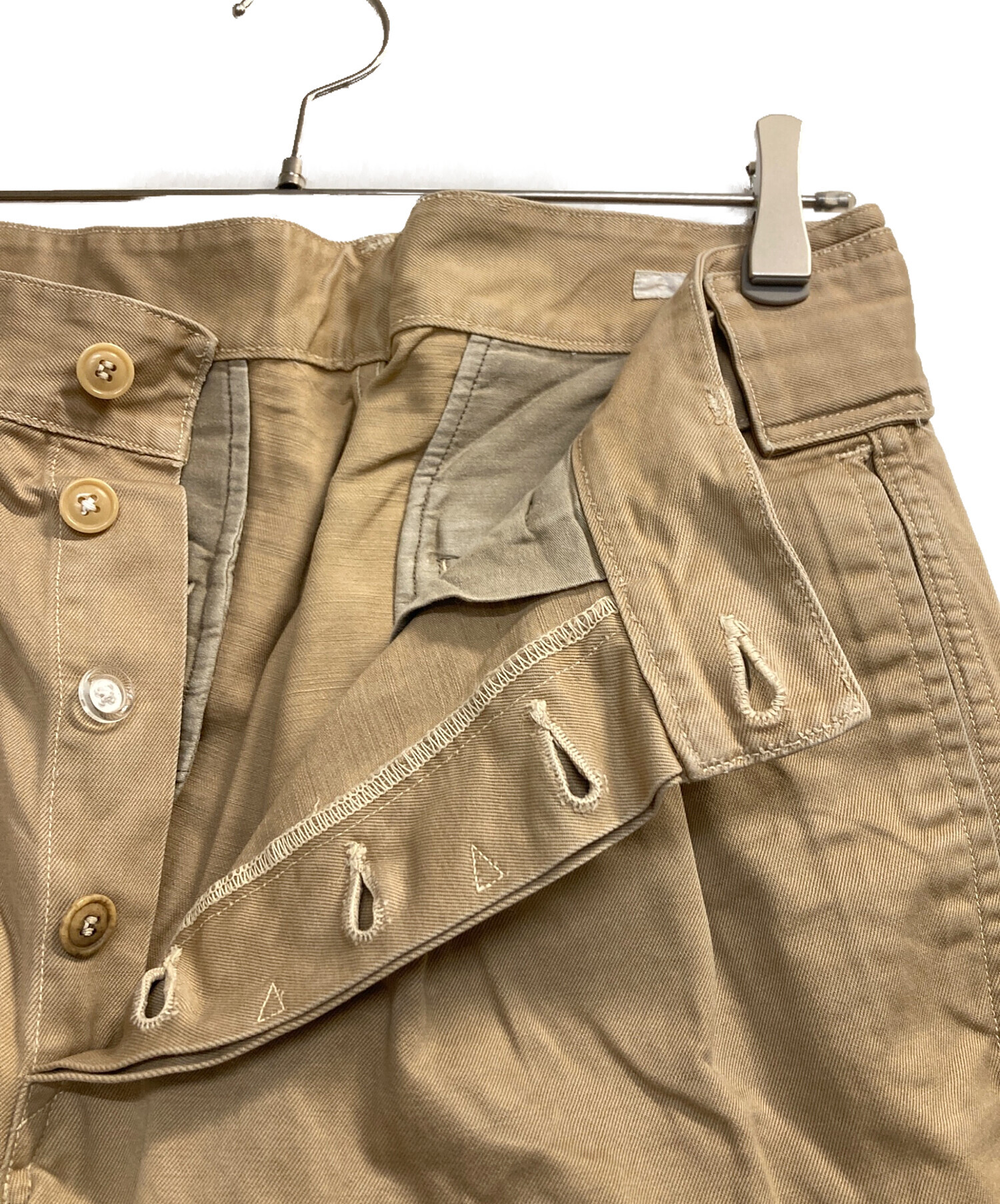 中古・古着通販】COMOLI (コモリ) ベルテッドパンツ カーキ サイズ:1