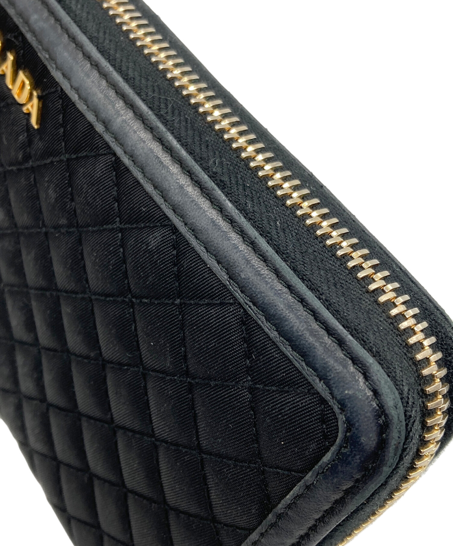 PRADA　プラダ　キルティング レザー　L字型ジップウォレットv PRADA プラダ キルティング レザー L字型ジップウォレットv 【公式通販】