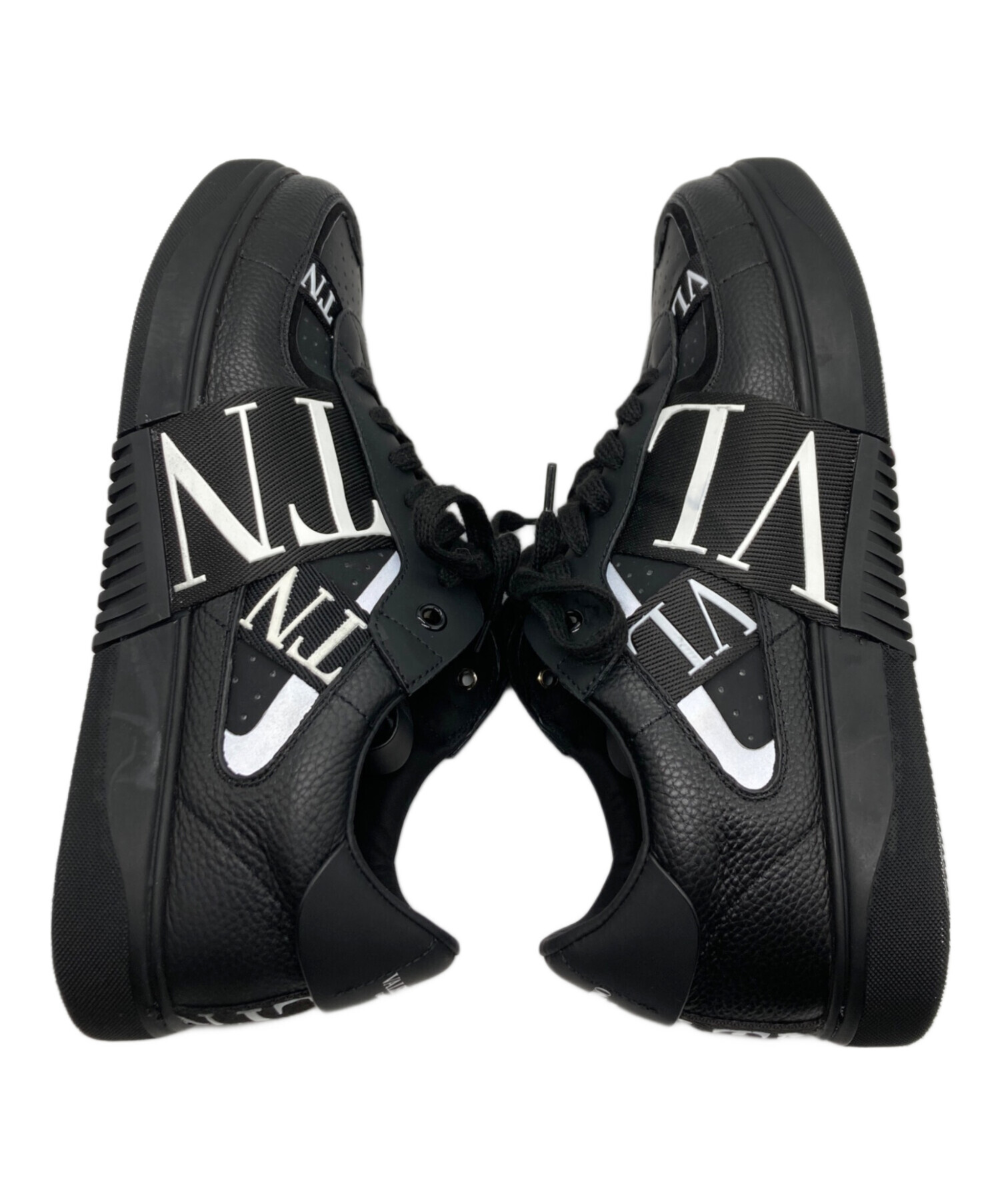 VALENTINO ブラック スニーカー 中古・古着通販】VALENTINO GARAVANI (ヴァレンティノ・ガラヴァーニ