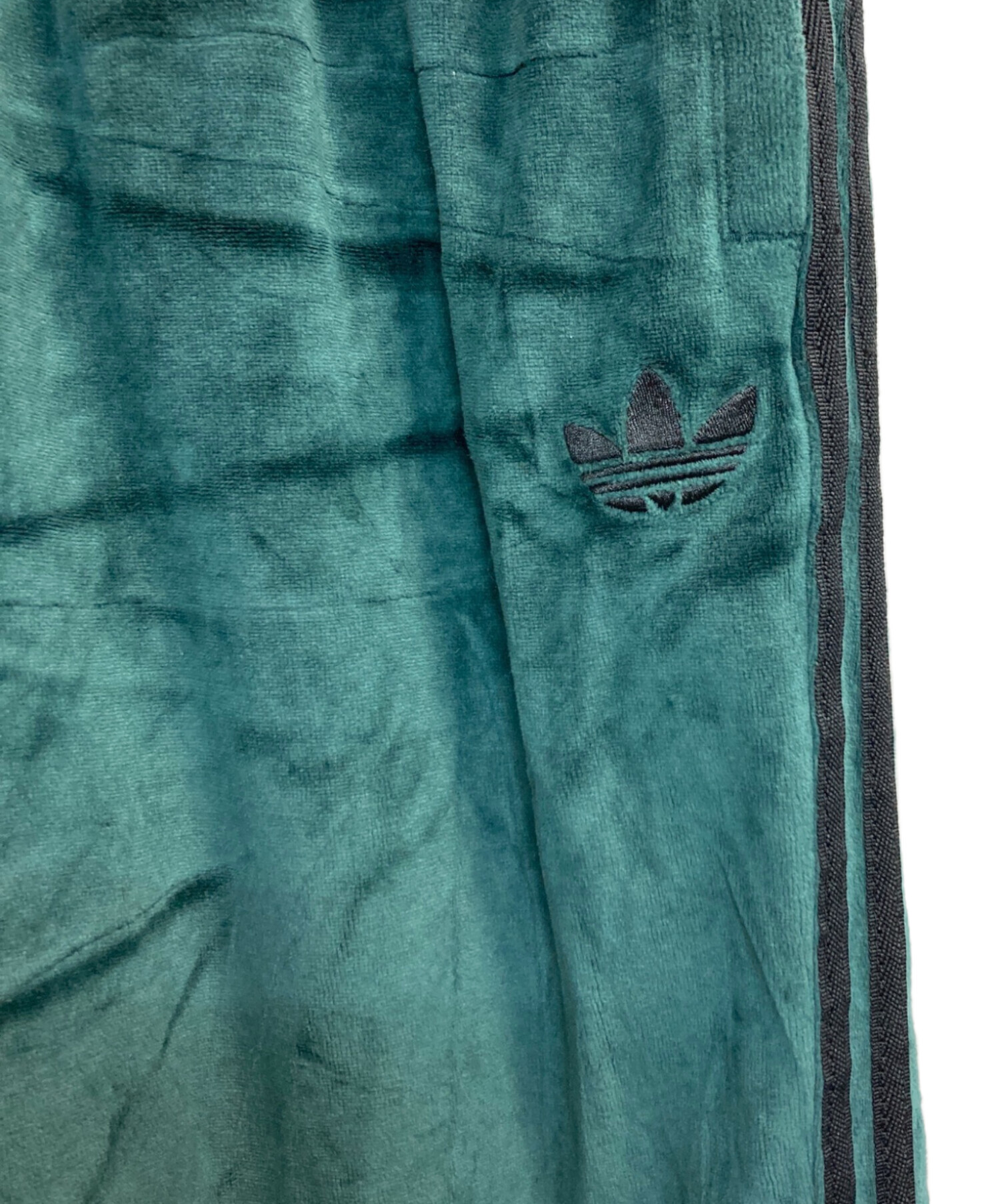 中古・古着通販】adidas (アディダス) ベロアトラックパンツ グリーン