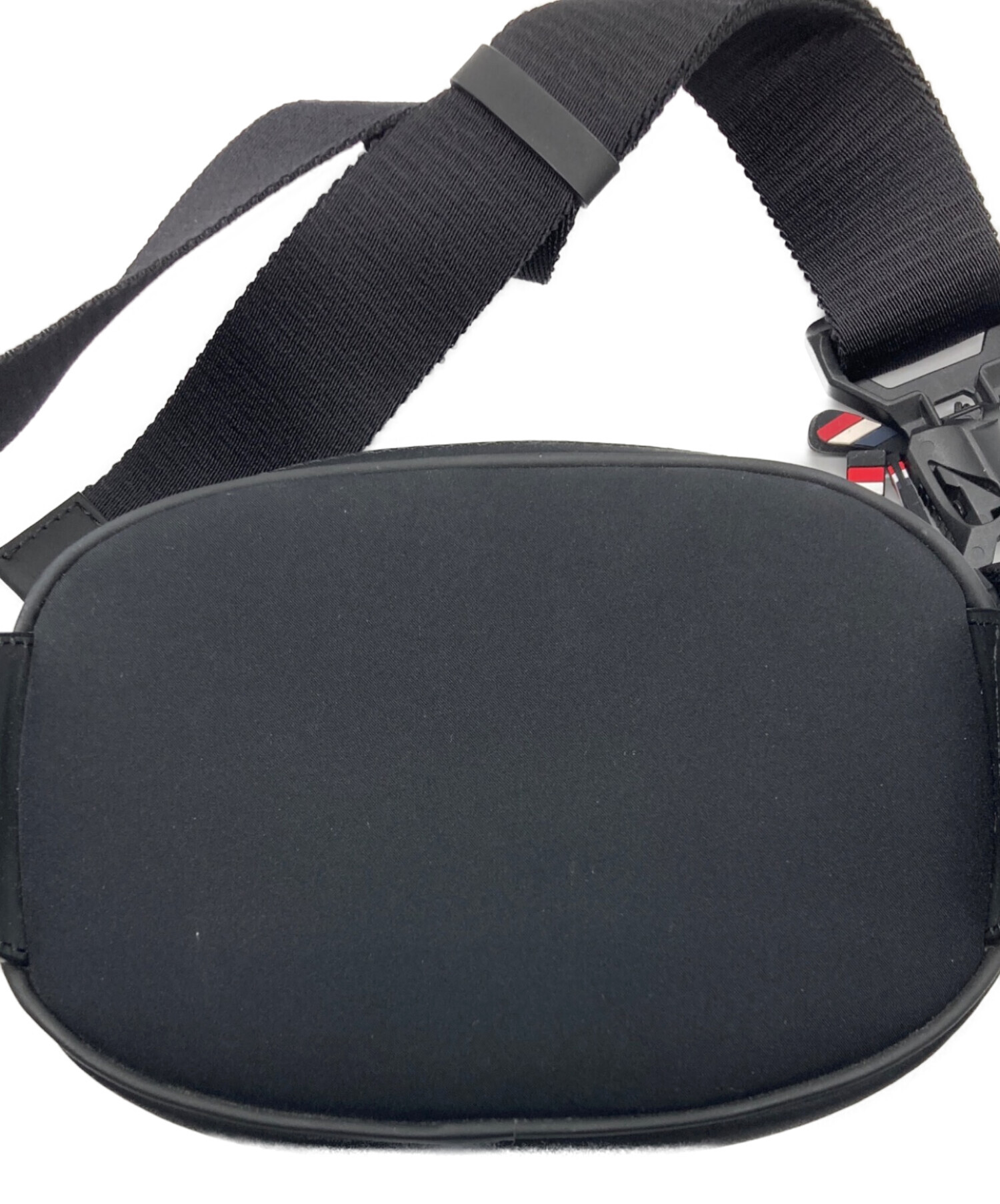 MONCLER CUT BELT BAG モンクレール ショルダー 中古・古着通販】MONCLER (モンクレール) BELT BAG ブラック｜ブランド