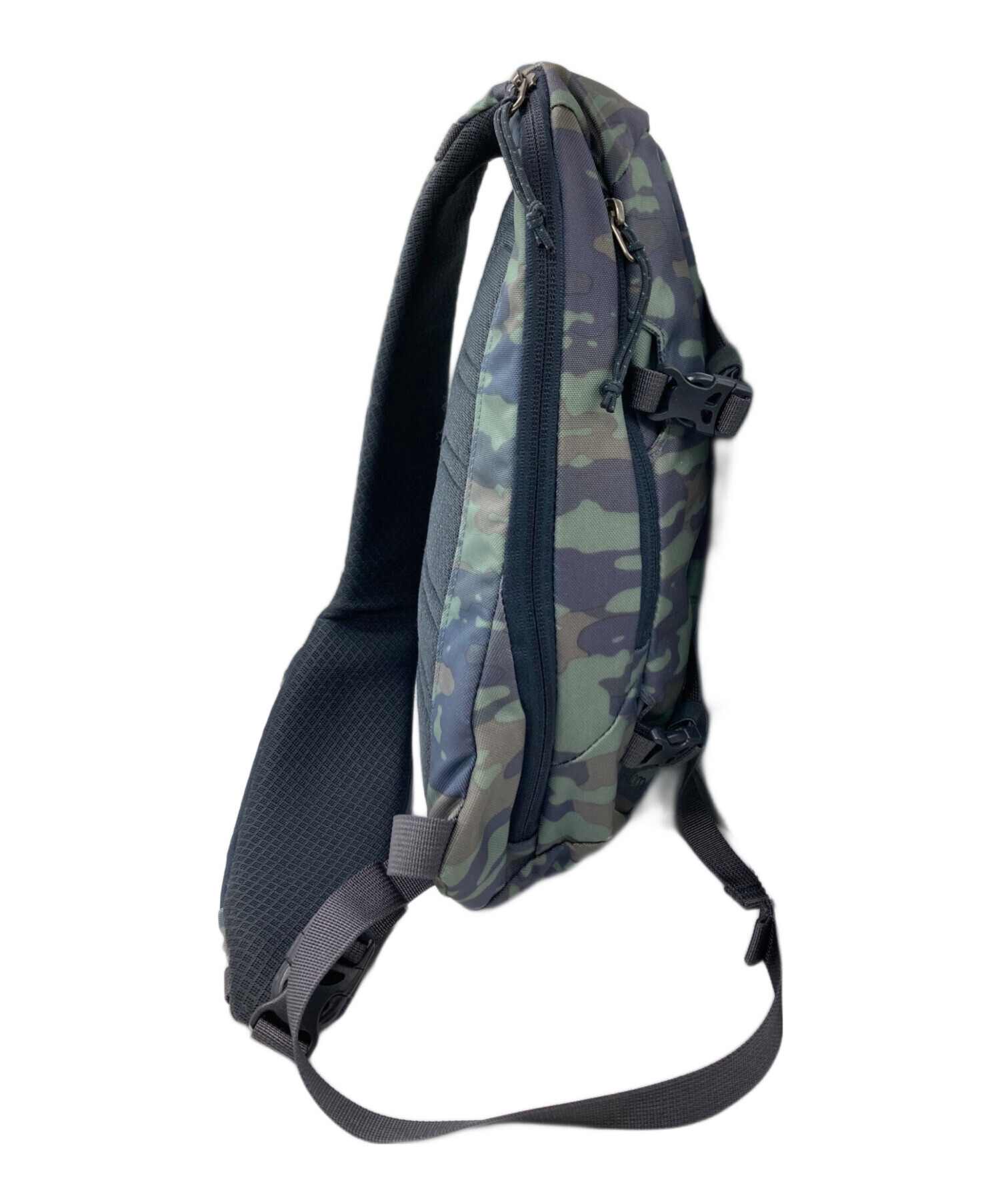 中古・古着通販】patagnia (パタゴニア) アトム・スリング 8L グリーン