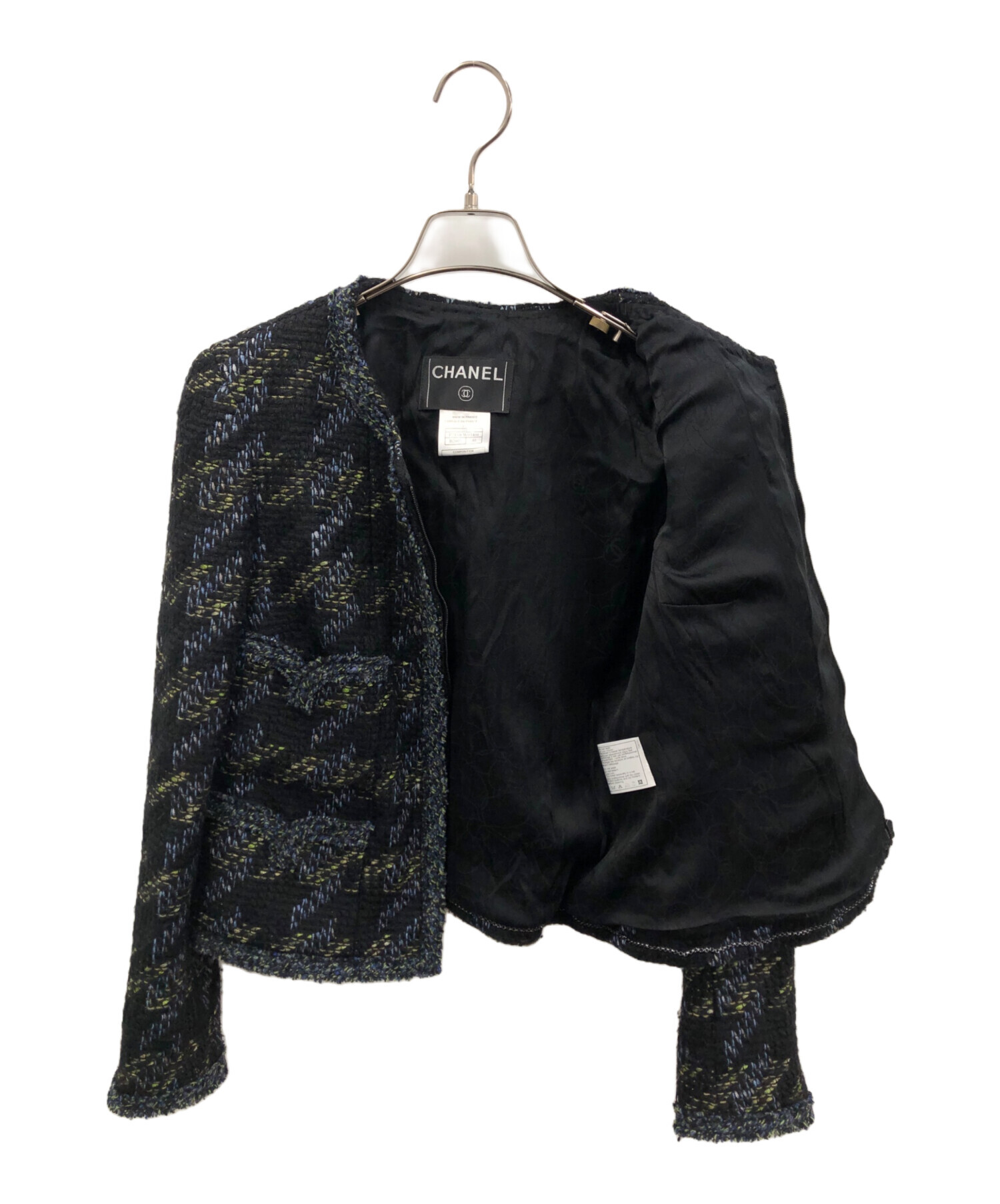 美品　CHANEL シャネル　ノーカラー 　ジャケット　ツイード　ブラック 美品 CHANEL シャネル ノーカラー ジャケット ツイード ブラック 2024