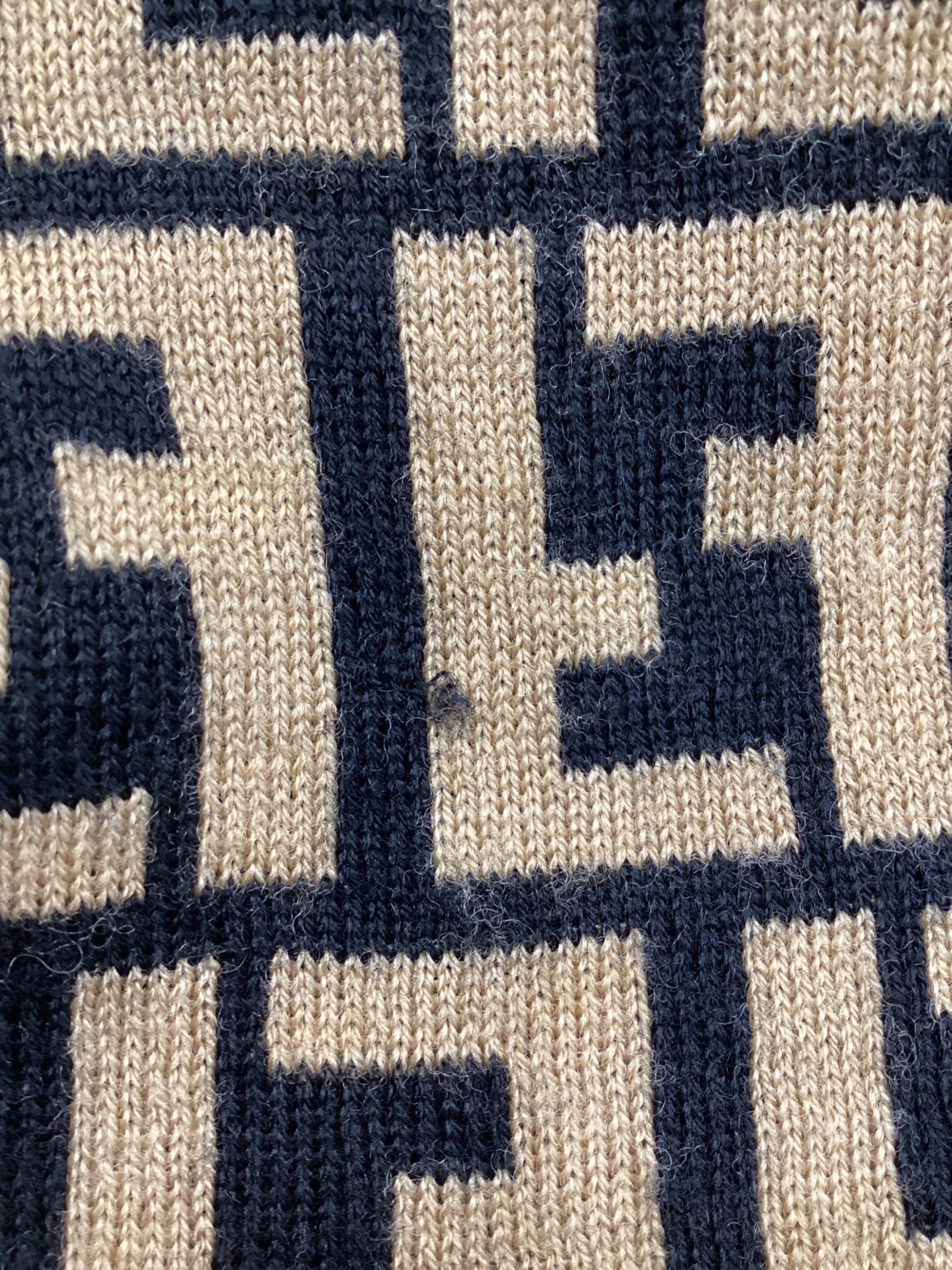 中古・古着通販】FENDI (フェンディ) ズッカマフラー｜ブランド・古着