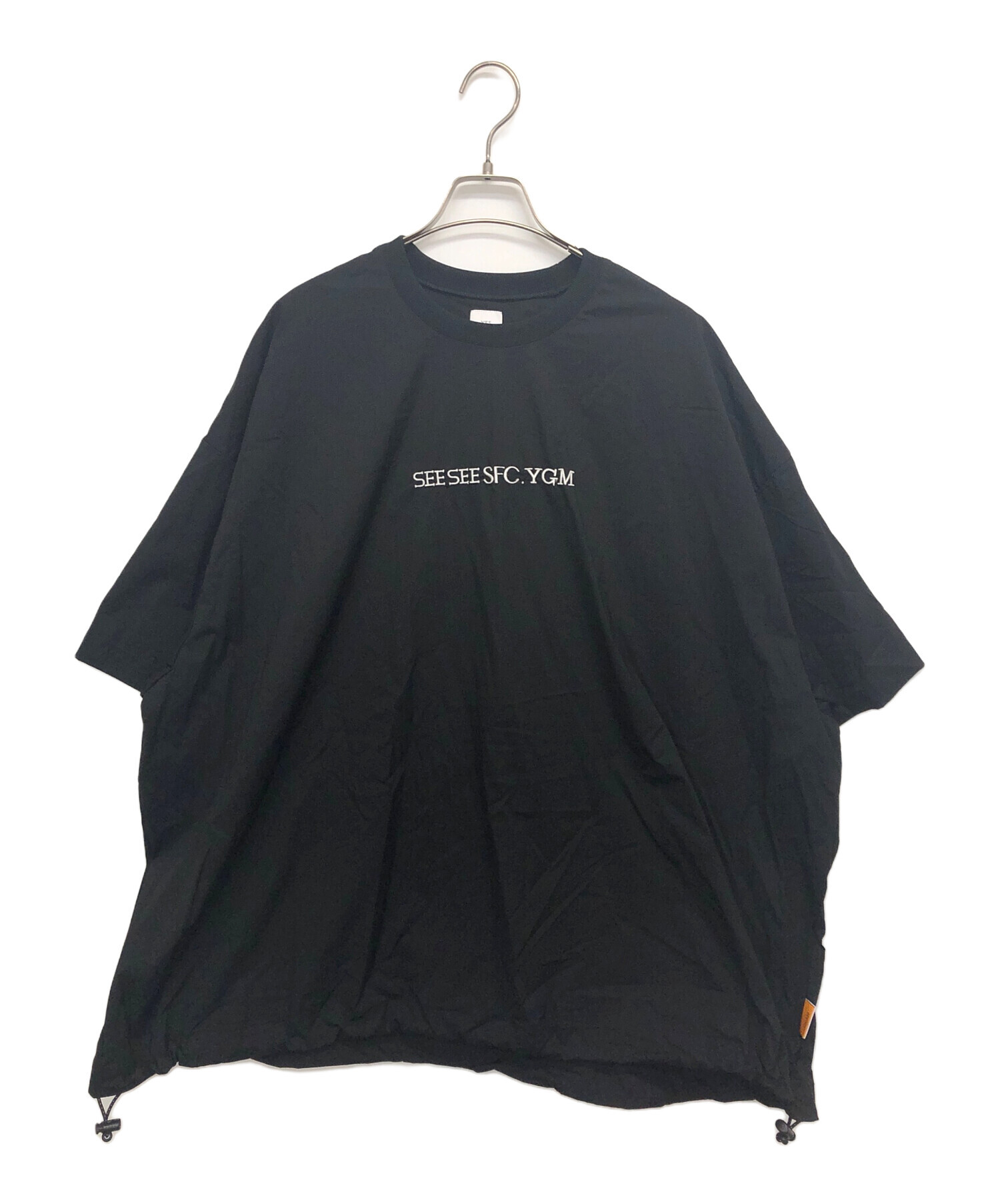 SEE SEE × S.F.C イエスグッドマーケット 2025 ロンT 黒