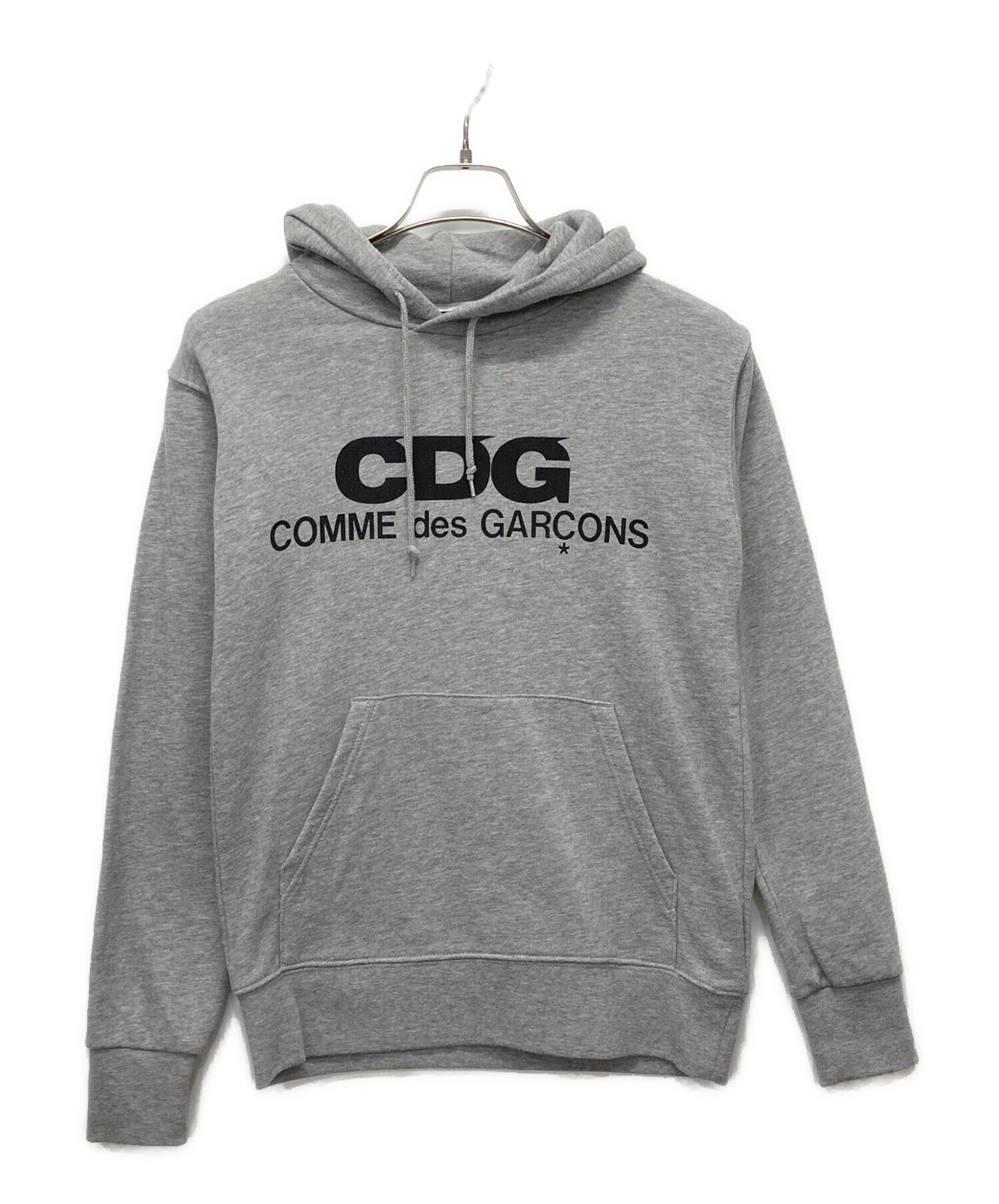 CDG シーディージー トップス M グレー メンズ 中古・古着通販】CDG (シーディージー) ロゴプルオーバーパーカー