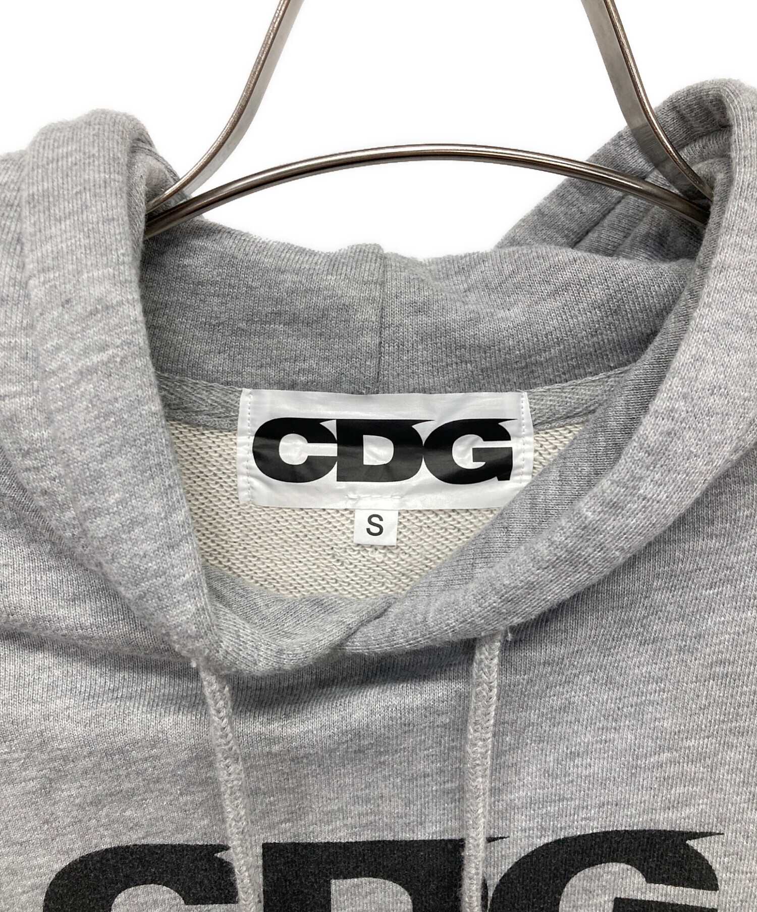 すーページになります。 中古・古着通販】CDG (シーディージー) ロゴプルオーバーパーカー