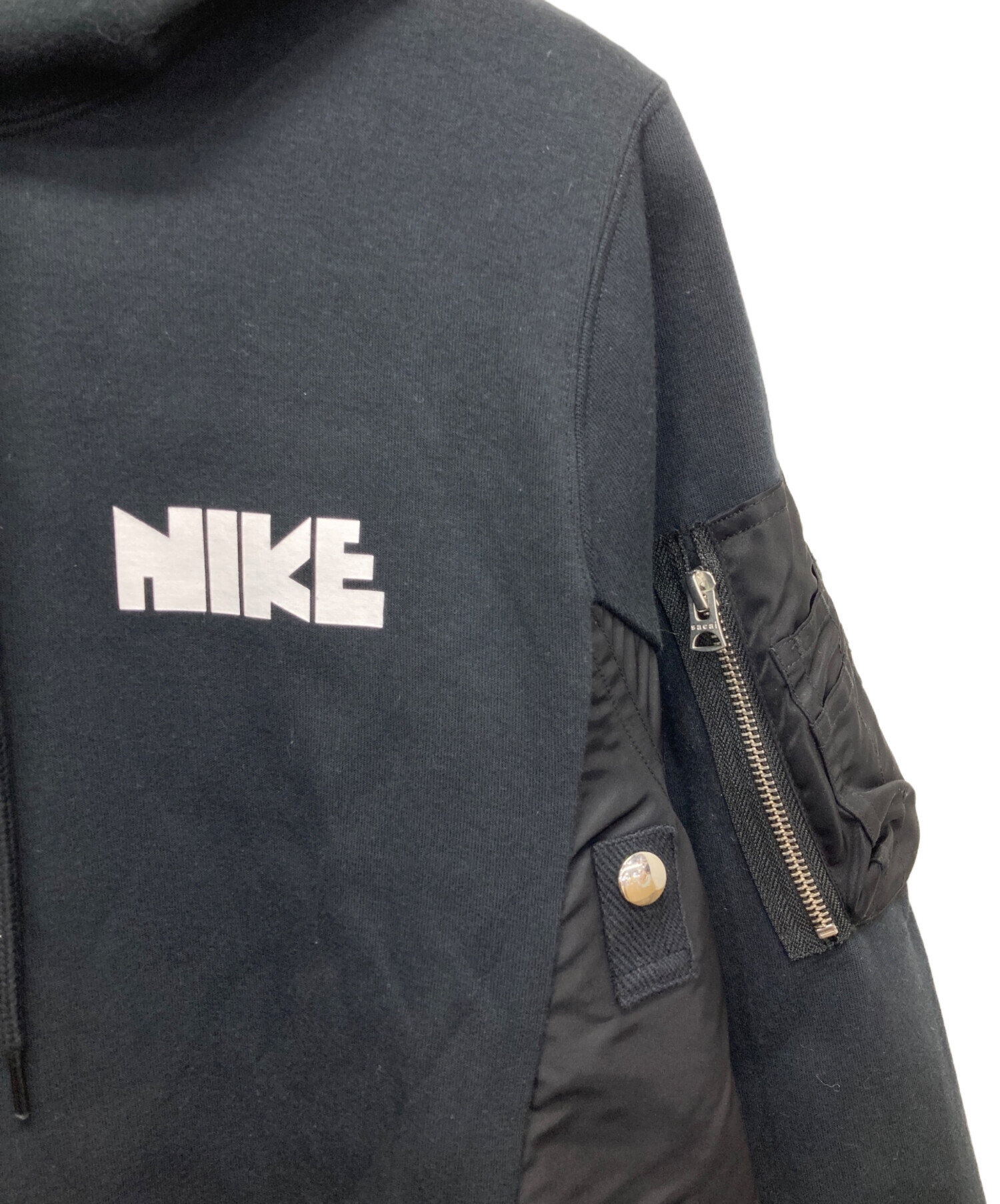 ソ*カ様 【タグ有】　NIKE ナイキ　サカイ　Nike x sacai パーカ 中古・古着通販】NIKE (ナイキ) sacai (サカイ) ロゴプリント再構築