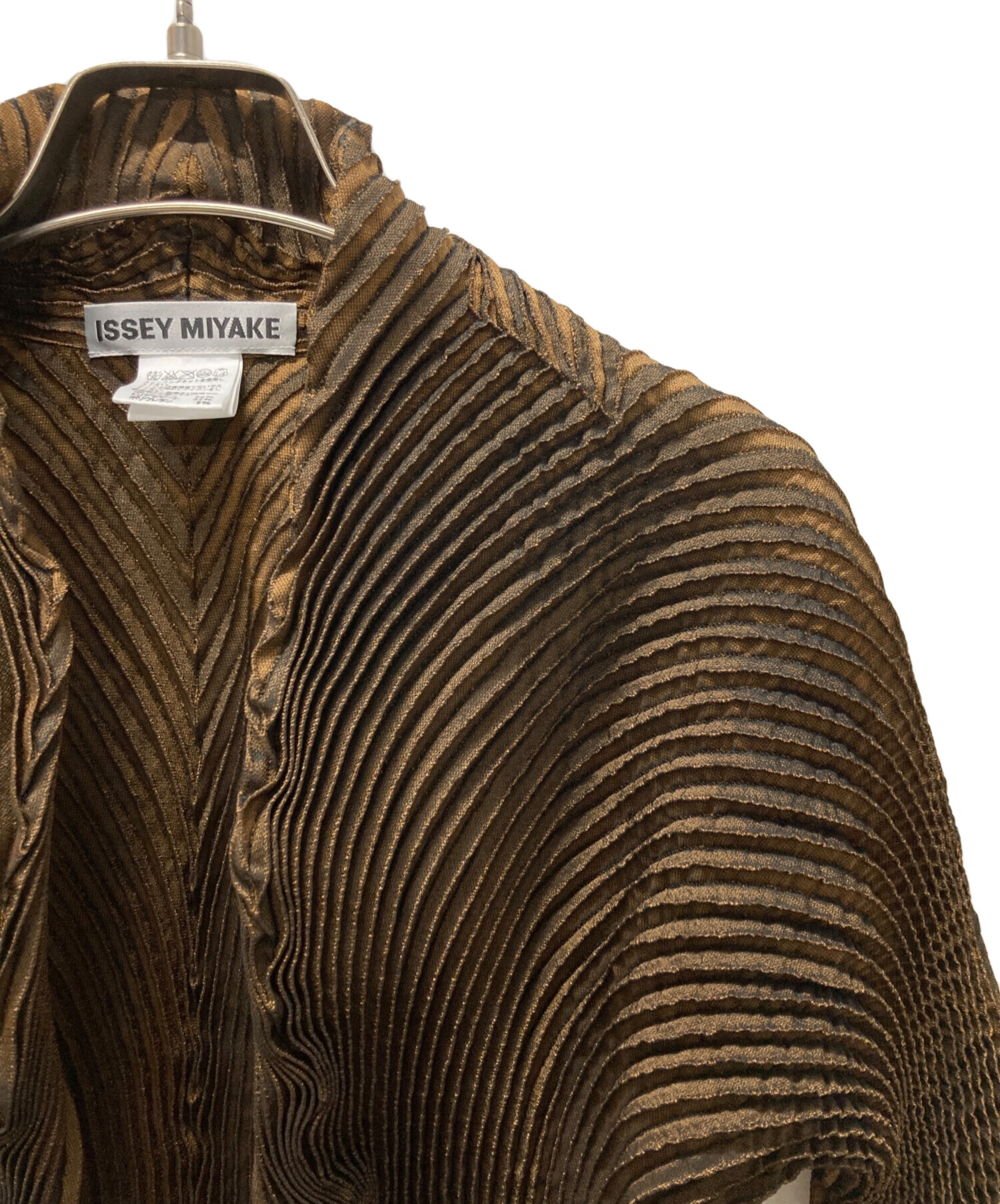 ISSEY MIYAKE - イッセイミヤケ 御抹茶色の、ジャケット 中古・古着通販】ISSEY MIYAKE (イッセイミヤケ) 3Dスチームストレッチ