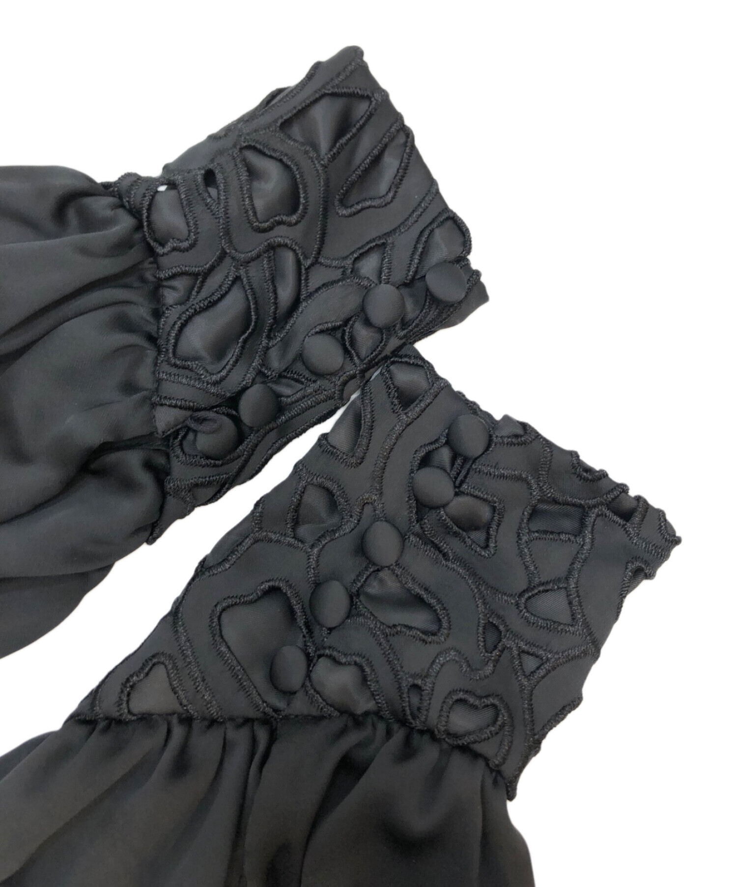 美品　リリーブラウン　クリアコンビサテンミュール　ブラック LilyBrown リリーブラウン ラインフラワーオーガンザドレス