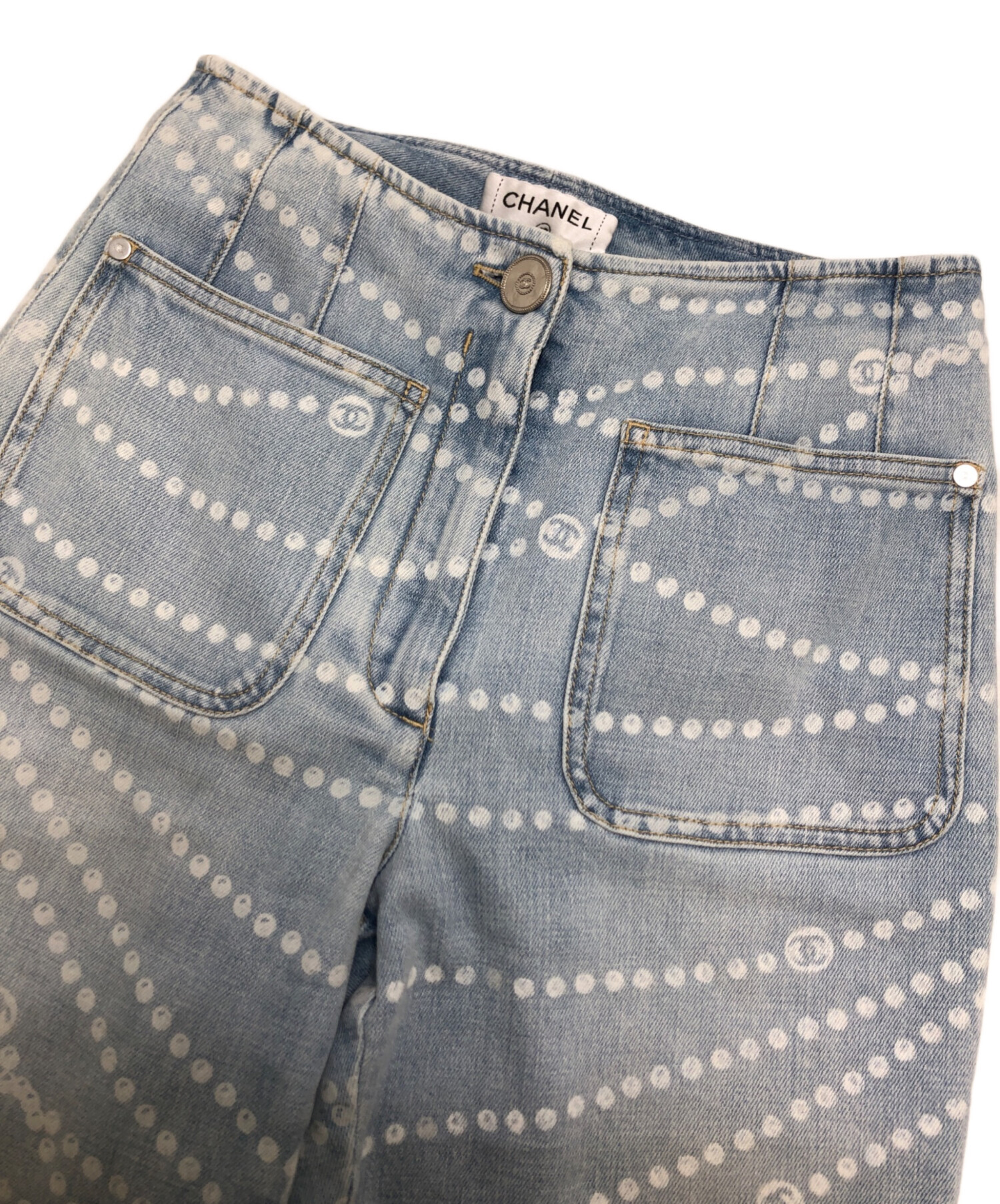 CHANEL パールチェーン柄 デニムパンツ 中古・古着通販】CHANEL (シャネル) パールデザイン総柄デニムパンツ