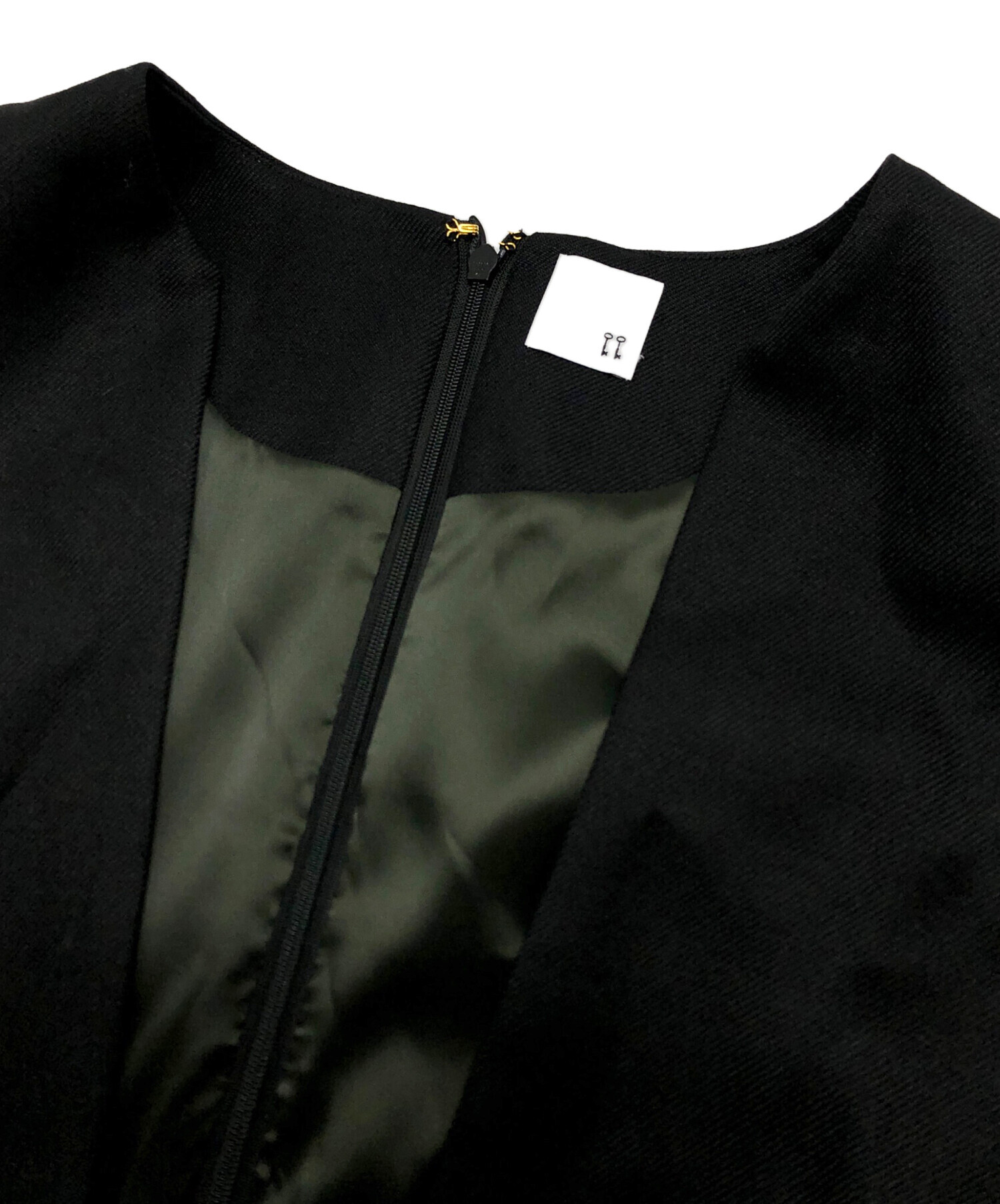 アヴェクデュクレ avec deuxclefs ワンピースブラックSサイズ 中古・古着通販】avec deuxclefs (アヴェクデュクレ) スキッパー