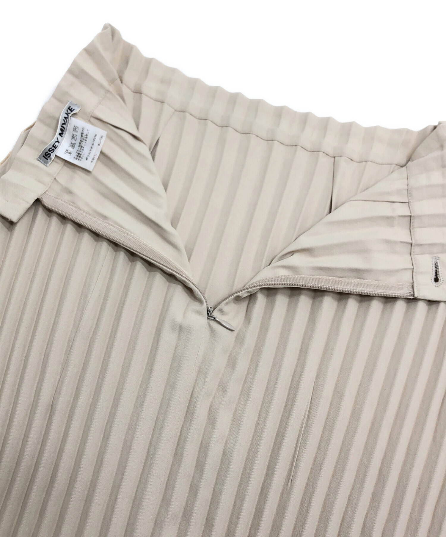 ベージュ sayaya様 中古・古着通販】ISSEY MIYAKE (イッセイミヤケ) プリーツスカート