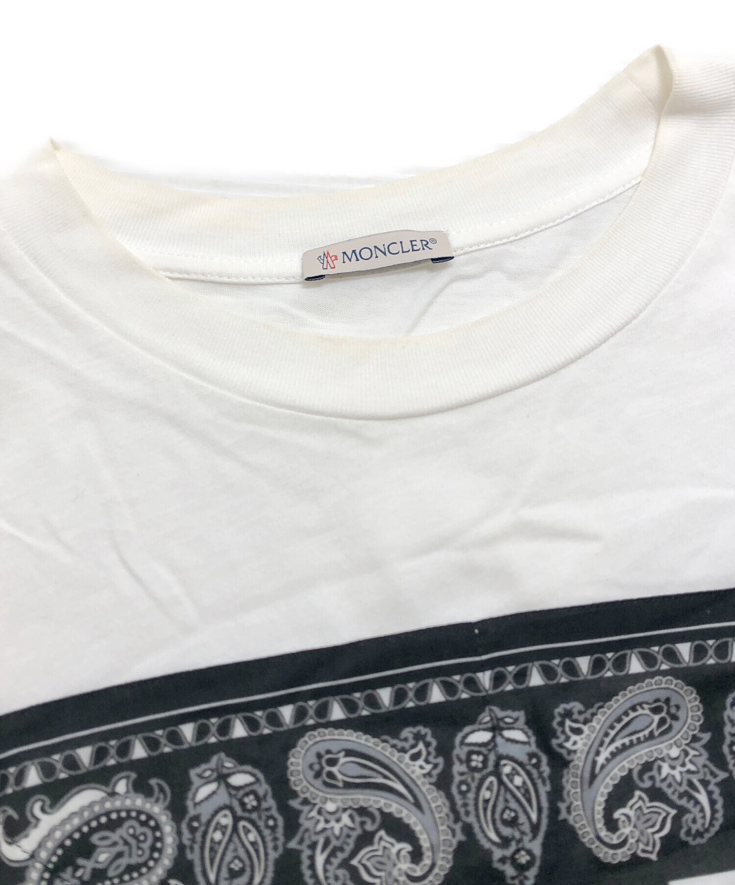 MONCLER　バンダナ柄切り抜き　ホワイトTシャツ 中古・古着通販】MONCLER (モンクレール) バンダナTシャツ ブラック