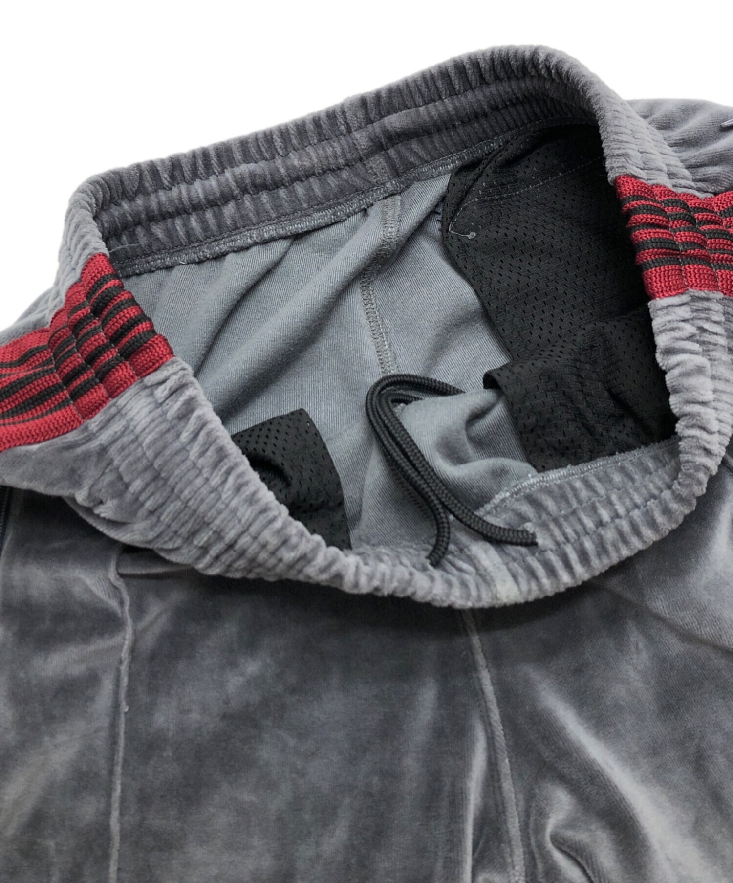 Needles ベロア トラックパンツ グレー Mサイズ 中古・古着通販】Needles (ニードルズ) ベロアトラックパンツ グレー