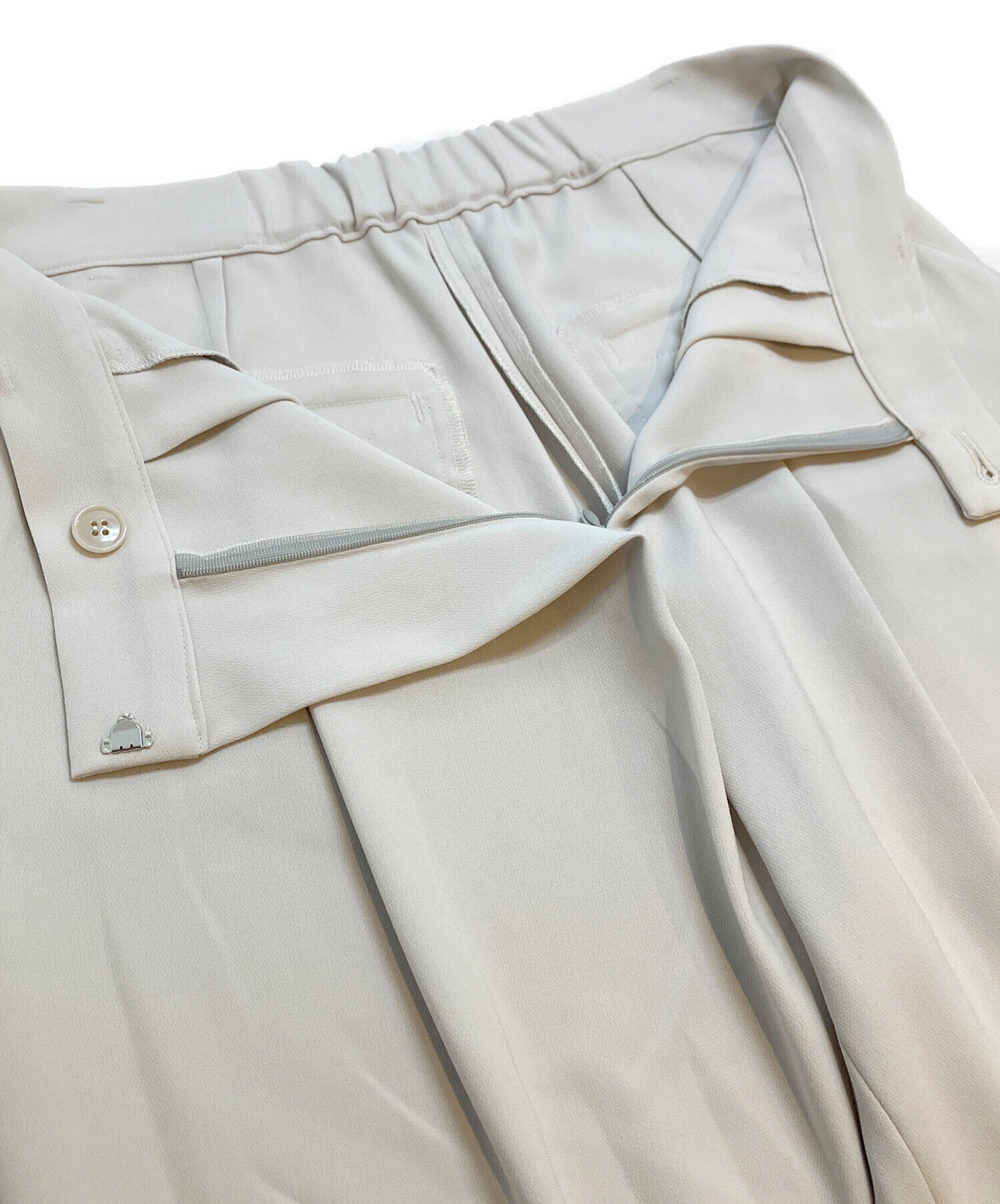 中古・古着通販】SOEJU (ソージュ) タックパンツ グレー サイズ:XL