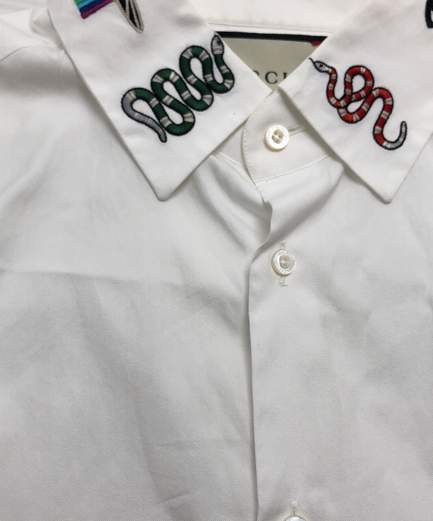 【新品未着用】GUCCI シンボルズ ネック スネーク刺繍 長袖シャツ ホワイト 中古・古着通販】GUCCI (グッチ) シンボルズスネーク刺繍シャツ