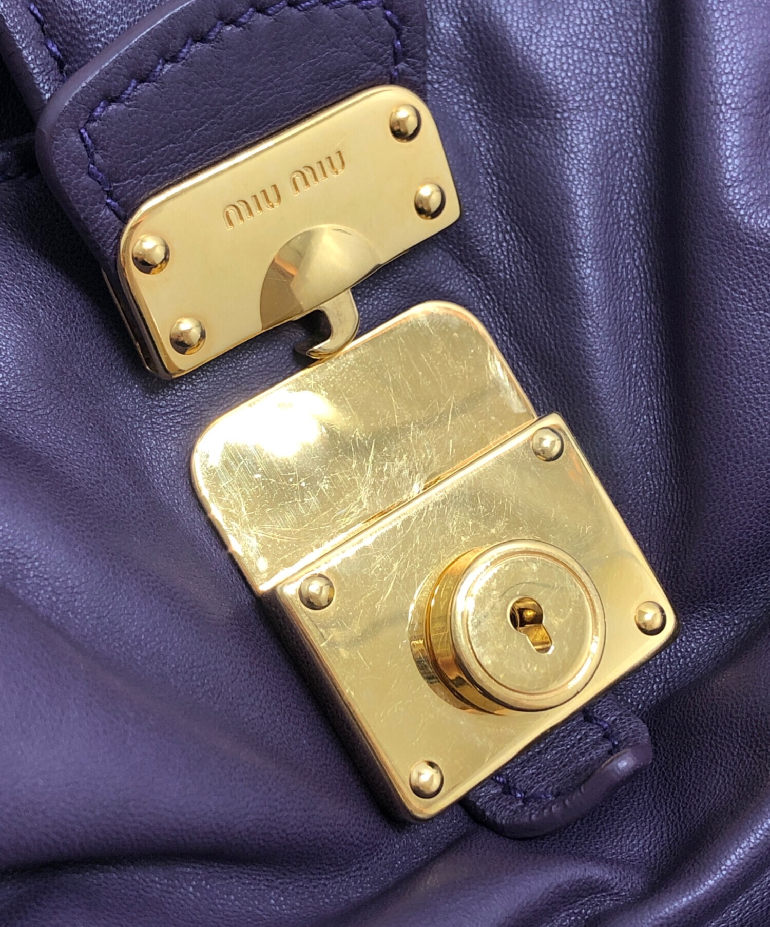 中古・古着通販】MIU MIU (ミュウミュウ) ロック金具付レザー